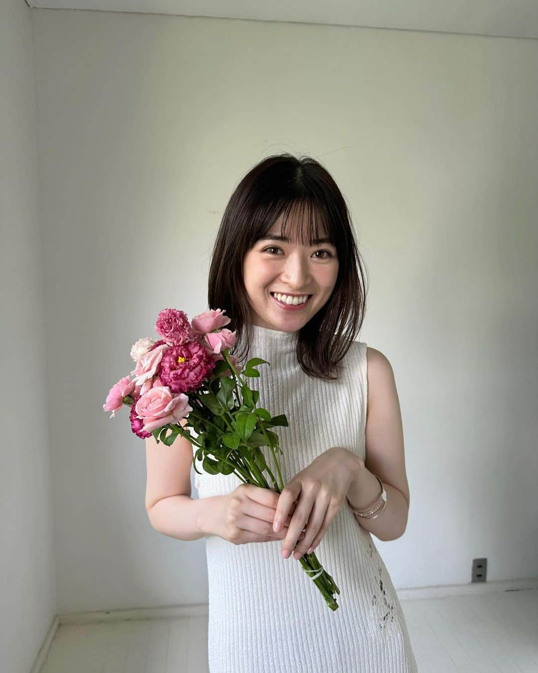 優希美青さんのインスタグラム写真 - (優希美青Instagram)「🗓️優希美青 2024 卓上カレンダー🗓️  オフショットです☺️  これから少しずつお見せしていきますので楽しみに待っていてください🥰  ■特典 抽選で30名様に！ 直筆サイン入チェキ風カードプレゼント🎁  対象ショップは、カレナビ楽天店、カレナビYahoo!店  ※9/30(土）までにご予約いただいたお客様が対象になります。 ※発売日以降のお届けとなる場合がございます  #優希美青 #ハゴロモ」9月19日 12時31分 - mio_yuki