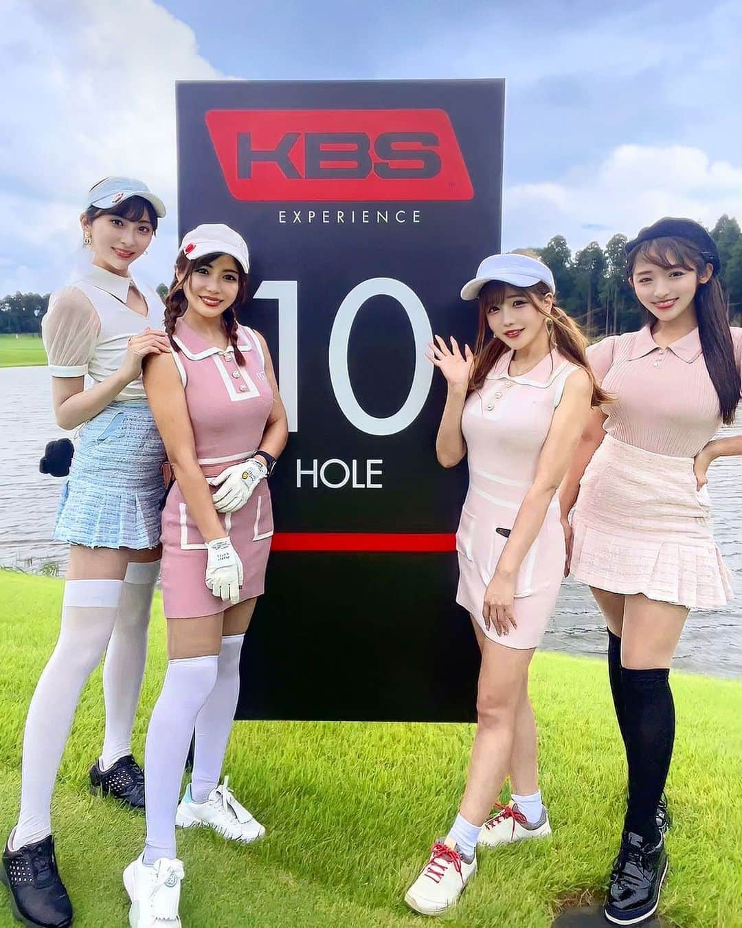 緒方咲さんのインスタグラム写真 - (緒方咲Instagram)「⛳️KBS EXPERIENCE⛳️ presents KBS APPALE LAUNCH EVENT  @kbs_japan   ご招待頂き ありがとうございました🙇‍♀️💕  @pressmeg さんの愛情が詰まった素敵なイベントで とっても楽しい時間を過ごすことができました🥺✨  スピーチとっても感動して こっちまでうるっときてしまいました🥺🥲💕  @ren.songstress ちゃんの司会の仕事姿の れんちゃんを初めて見てとても嬉しかった❤️  ハキハキと進行しててカッコ良かった😍✨✨  この日、一緒にラウンドしてくれた @marika__sato ちゃん @ochizu_golf ちゃん @ren.songstress ありがとう💕💕  4人で @minuere_golf × @cocoairygolf コーデ🩷  KBSのアパレルは スタイリッシュでカッコ良くて 高級感あるウェアでとっても素敵でした🏌️‍♀️✨  東京クラシック貸切で豪華で盛大なイベント❤️  とても楽しませていただきました❣️❣️❣️❣️  @pressmeg さん本当にお疲れ様でした‼️‼️ ありがとうございました🙇‍♀️⛳️💕  #kbs #東京クラシック #東京クラシッククラブ #ラウンド  #minuére #ミヌエール #ゴルフ好きな人と繋がりたい #ゴルフ #golf #ゴルフ女子 #golfwear #ゴルフファッション #ゴルフウェア #golffashion #ゴルフ好き #golfer #golfstagram #instagolf #緒方咲 #golfswing #golfgirl #골프웨어 #골프 #高尔夫球 #fashion #golfing #女子ゴルファー #ゴルフコーデ」9月19日 12時25分 - chaaansaki