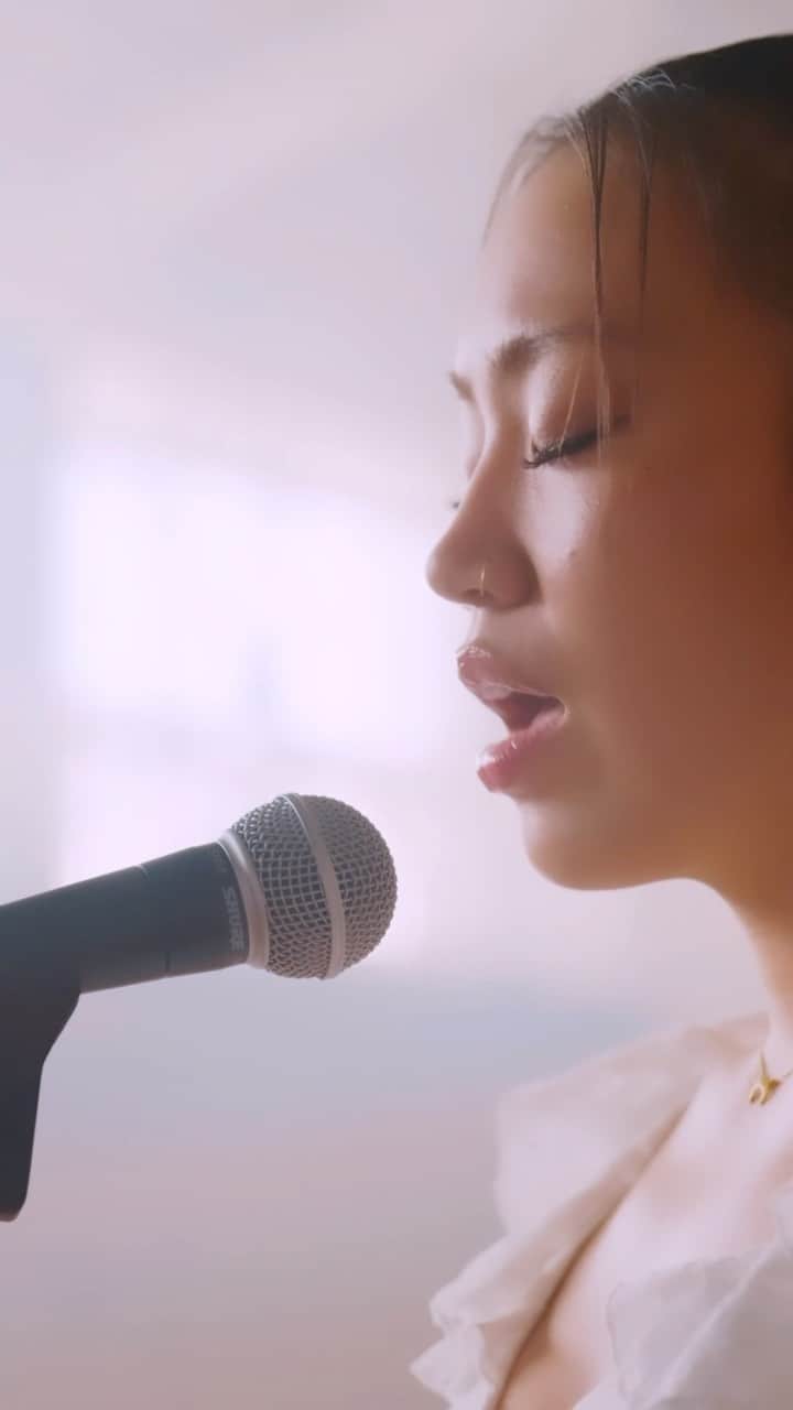 RIEHATAのインスタグラム：「わたしの好きなわたしがいるよ。  #たいせつなきもち / RIEHATA #Taisetsunakimochi MUSIC VIDEO on YouTube📺🌱🍃  filmed by @te2ta0501  hair&make up by @miyamoto_yuri_  directed & styling by me」
