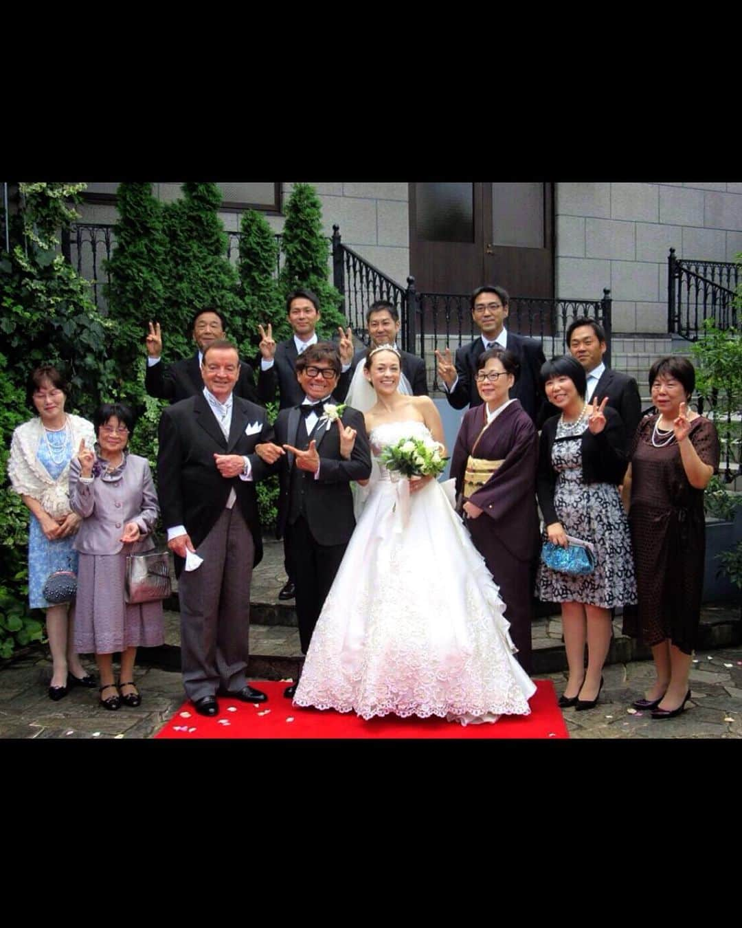 伊津野亮さんのインスタグラム写真 - (伊津野亮Instagram)「9.19 仲間から連絡が入る📞 『結婚記念日💒っすよ』　 『マジか💦』　 『毎年知らせてくれてありがと』 あの時は パーティー🎉までやってねぇ〜 皆さんありがとうございました！ これからも 少し愛して！永く愛して下さい！ トムセン陽子を...（酒）」9月19日 12時44分 - ryoizuno