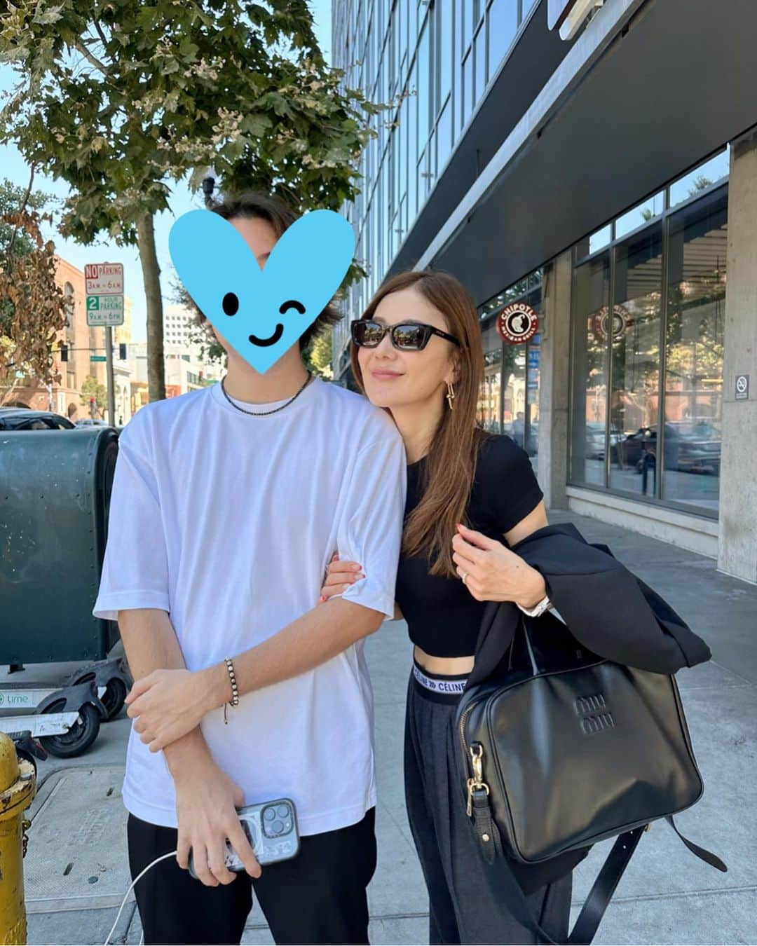 kiyomi medeirosのインスタグラム：「これから大きな世界へ羽ばたいていく息子へ❤️ 私の子供に産まれてきてくれてありがとう🥹❤️ マミーはあなたのママになれて本当に幸せだよ🥹✨✨✨ いつも頼りないママだけどこれからもどんな時もあなたの味方だよ🥹こんなに大きくなっちゃうなんて想像も出来なかったけど、こんなに優しくて頼りになって立派に成長してくれた事を本当に心から嬉しく思うよ🥹  I'm proud of you❤️  寂しいけれど、あなたも頑張っているからマミーも頑張るね🥹❤️❤️❤️  5枚目の写真🥹この頃いつもこの狭〜い場所で寝るのが好きだったの🥹色々持ち込んでね☺️❤️❤️可愛すぎだよ🥹🫶✨✨✨」