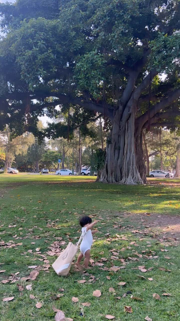 咲和希のインスタグラム：「朝のお散歩♡自然の音と歩き回る娘を見ながら愛おしい時間。是非音ありで🕊♡」
