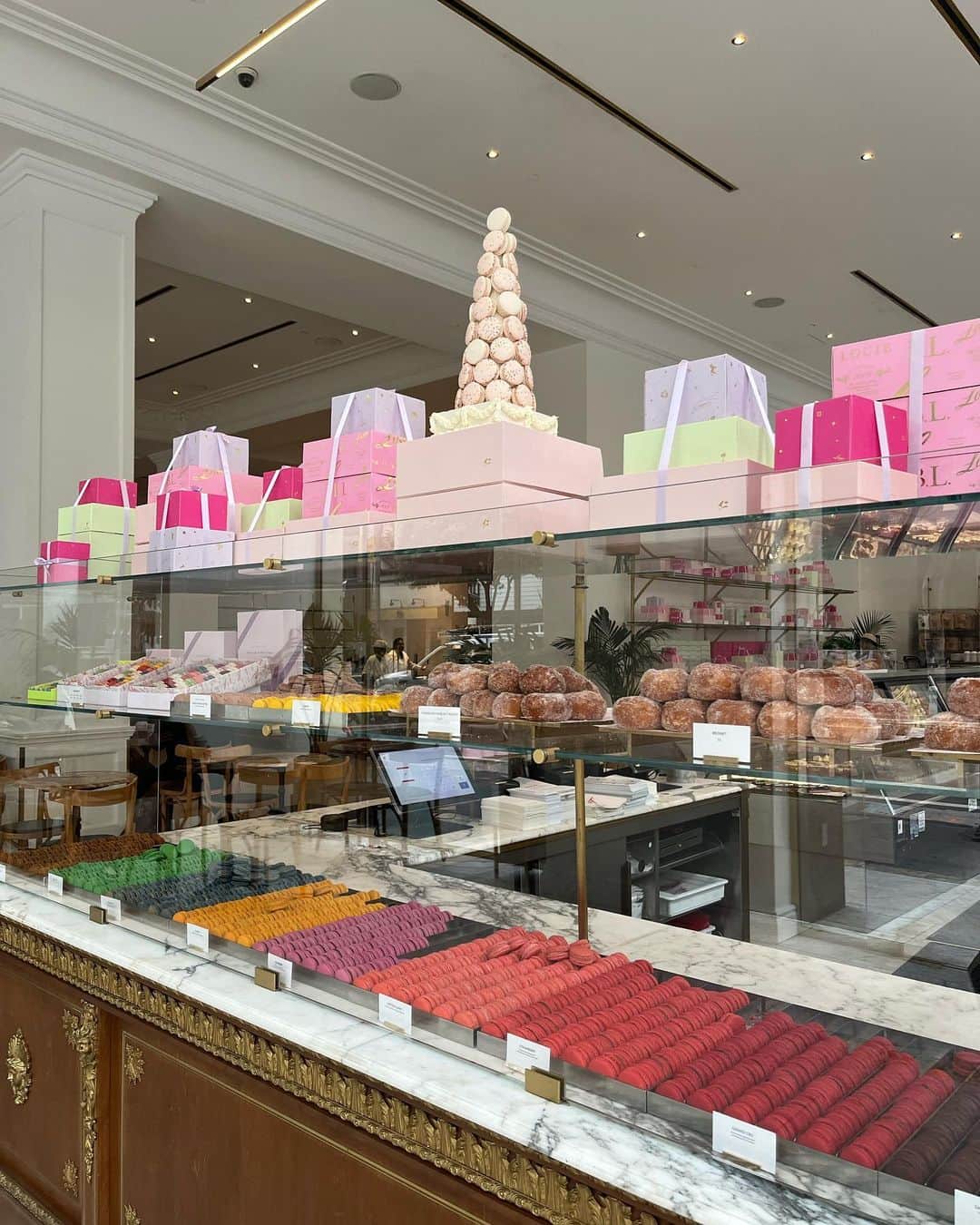 清里千聖のインスタグラム：「. #🇺🇸  お気に入りで2回目🥹🍽️💕 #bottegalouie #LA #downtown」