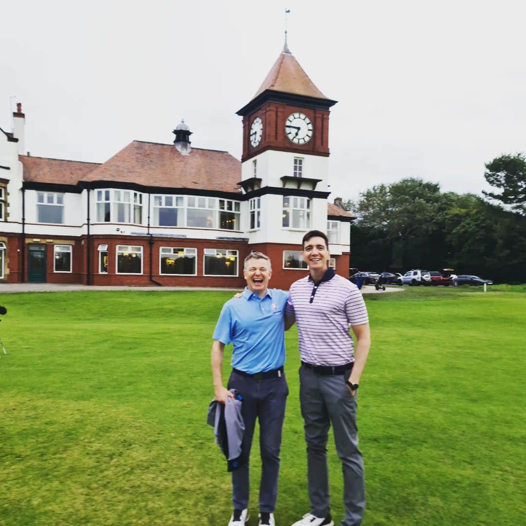 オリバー・フェルプスさんのインスタグラム写真 - (オリバー・フェルプスInstagram)「Hip-po horray. As away club matches they dont get much better! Big shout out to all the people at Formby Golf club this weekend for the welcome and  hospitality. #awaydays #winners」9月19日 4時34分 - oliver_phelps