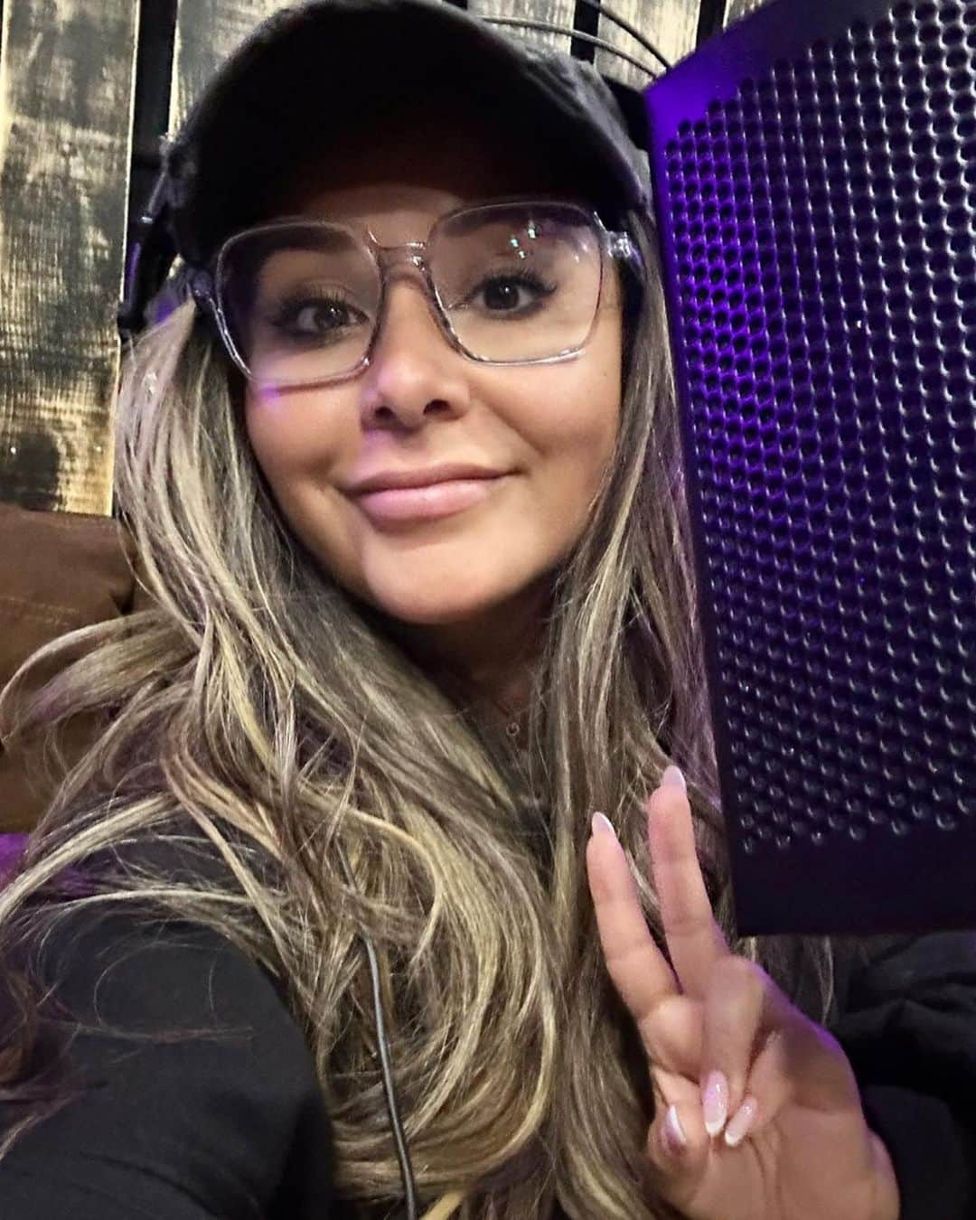 ニコール・ ポリッツィのインスタグラム：「Look whose the voice of the new @allstarshoreofficial 🎉🎊 THIS MAWMA! 💕this JERZDAY after a new episode of @jerseyshore 💋」