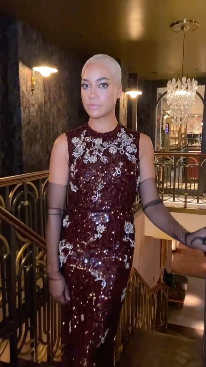 クーシュ・ジャンボのインスタグラム：「#londonfashionweek   @erdem ❤️ @bobbibrownuk ❤️ @louboutinworld ❤️  Styled by: @aimeecroysdill  Hair: @rendaattia   Thanks for having me @otherhouse_sk 😉」