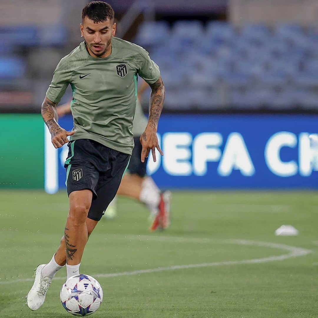 アンヘル・コレアのインスタグラム：「Listos para disputar una nueva @championsleague @atleticodemadrid ❤️🤍」