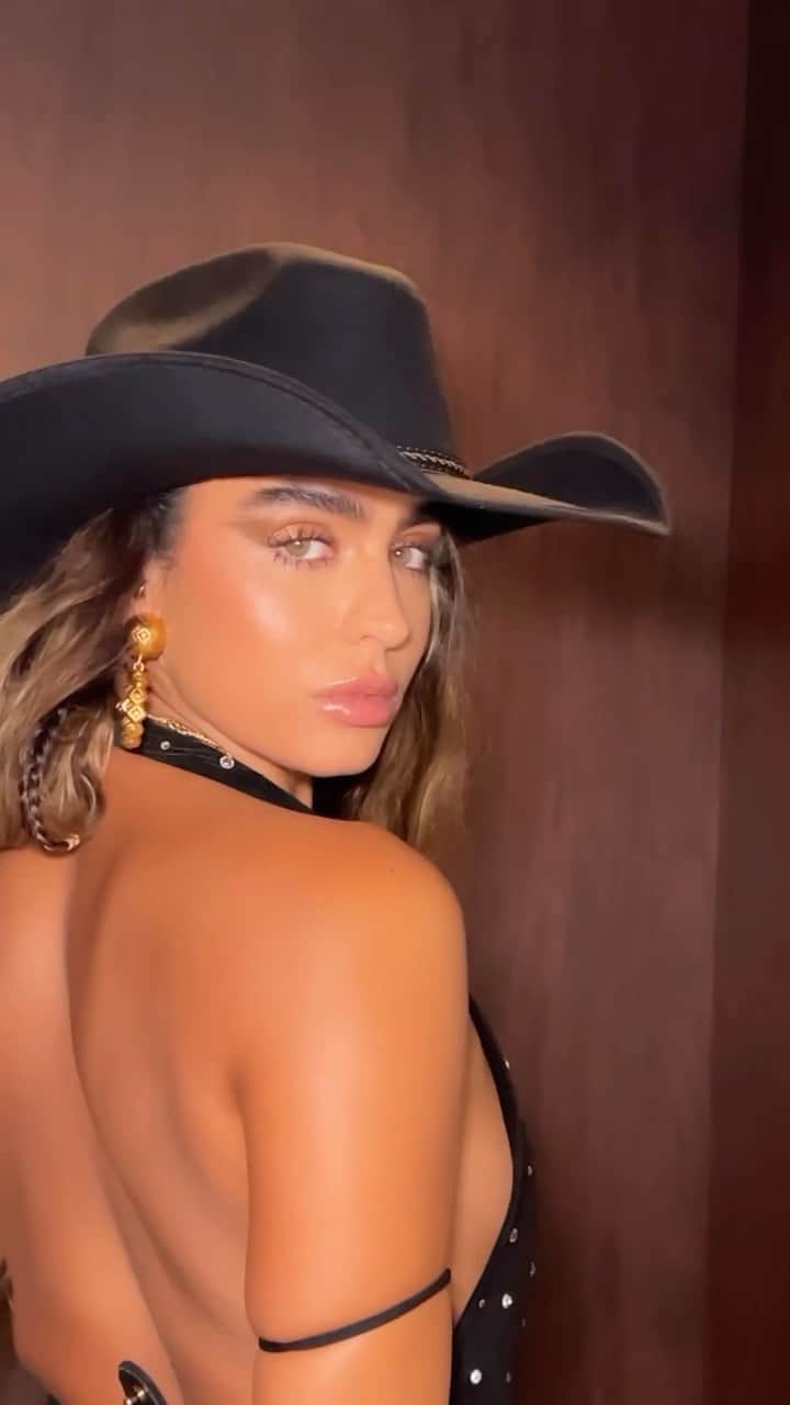 Sommer Rayのインスタグラム：「ignore the clip & the hat tape lololol」