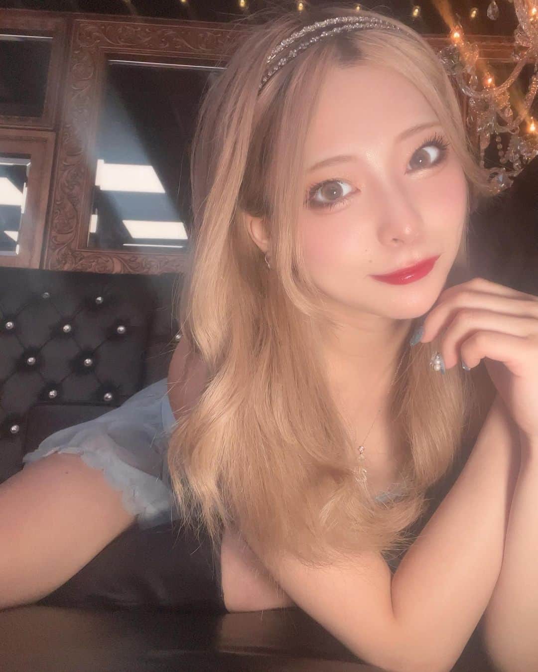 ありえのインスタグラム：「💙💖💙💖💙 : : インスタにあげる写真なくなってきた 🥲📸 . .  #バーレスク大阪 #バーレスク東京 #バーレスク大阪ありえ #北新地 #インスタ映え #ホスト  #韓国メイク  #童顔女子  #実物とは異なります   #burlesqueosaka  #burlesquetokyo」