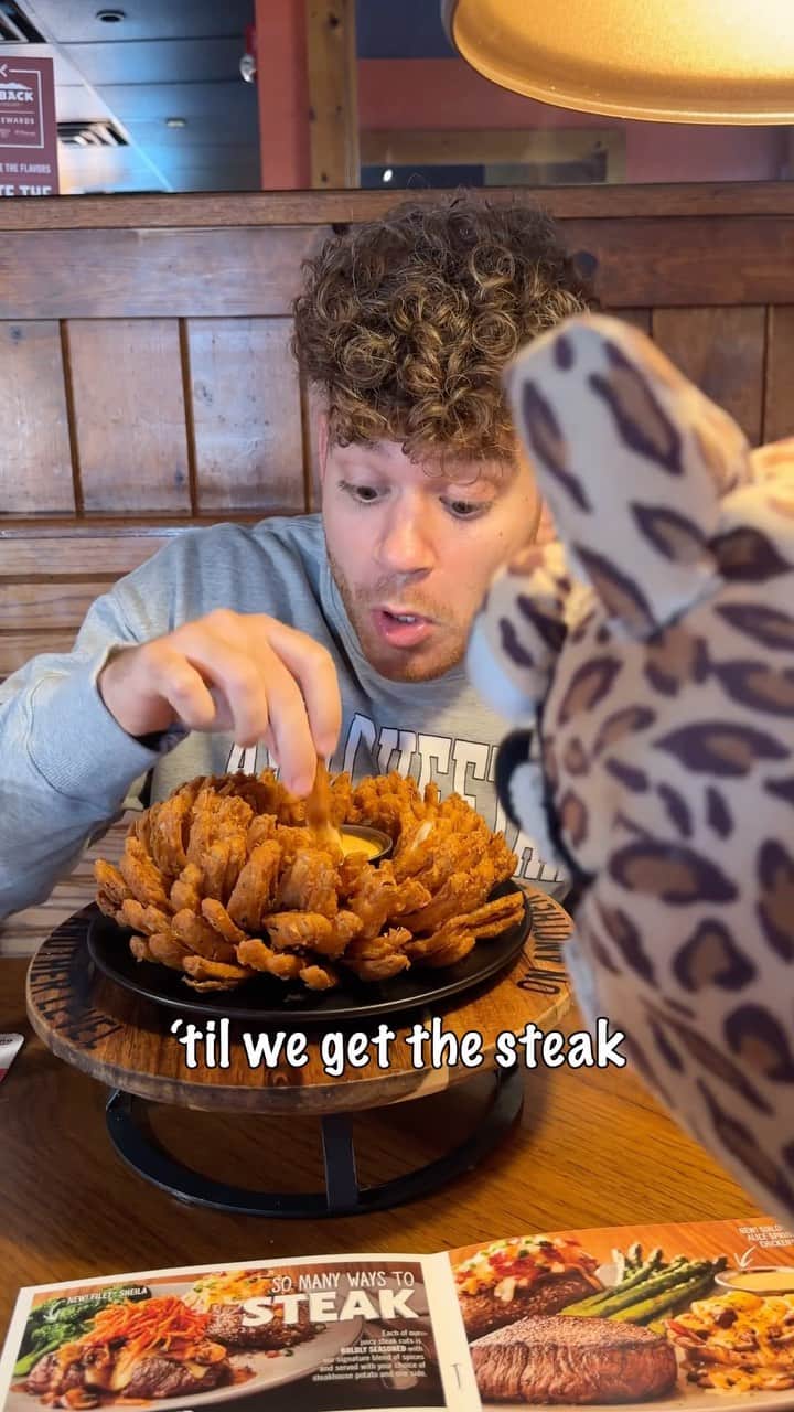 Outback Steakhouseのインスタグラム：「It’s always a g’day at Outback, mates! @outback」
