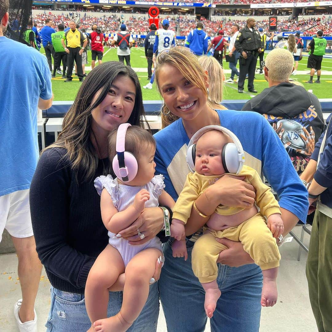 ティア・ブランコさんのインスタグラム写真 - (ティア・ブランコInstagram)「Coolest experience for Honey’s first football game 🏈💙🫠 @brodyxdevin got to DJ, the babies got on the big screen & the whole fam bam got to have a field view experience! 🙌🏽 thank you @brodyjenner & @drinkmamitas for the epic time ❤️‍🔥#whoshouse #99」9月19日 5時26分 - tiablanco