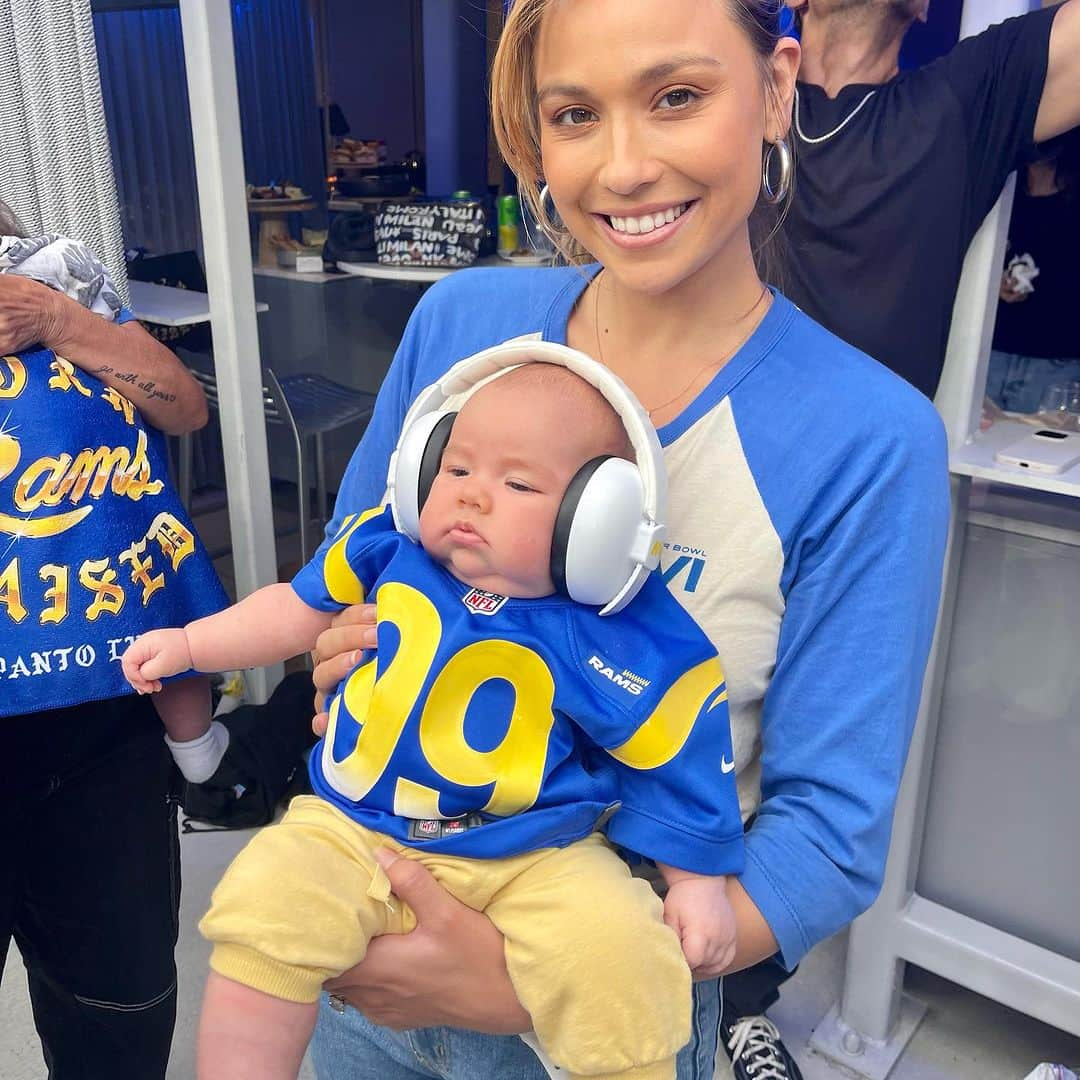 ティア・ブランコのインスタグラム：「Coolest experience for Honey’s first football game 🏈💙🫠 @brodyxdevin got to DJ, the babies got on the big screen & the whole fam bam got to have a field view experience! 🙌🏽 thank you @brodyjenner & @drinkmamitas for the epic time ❤️‍🔥#whoshouse #99」