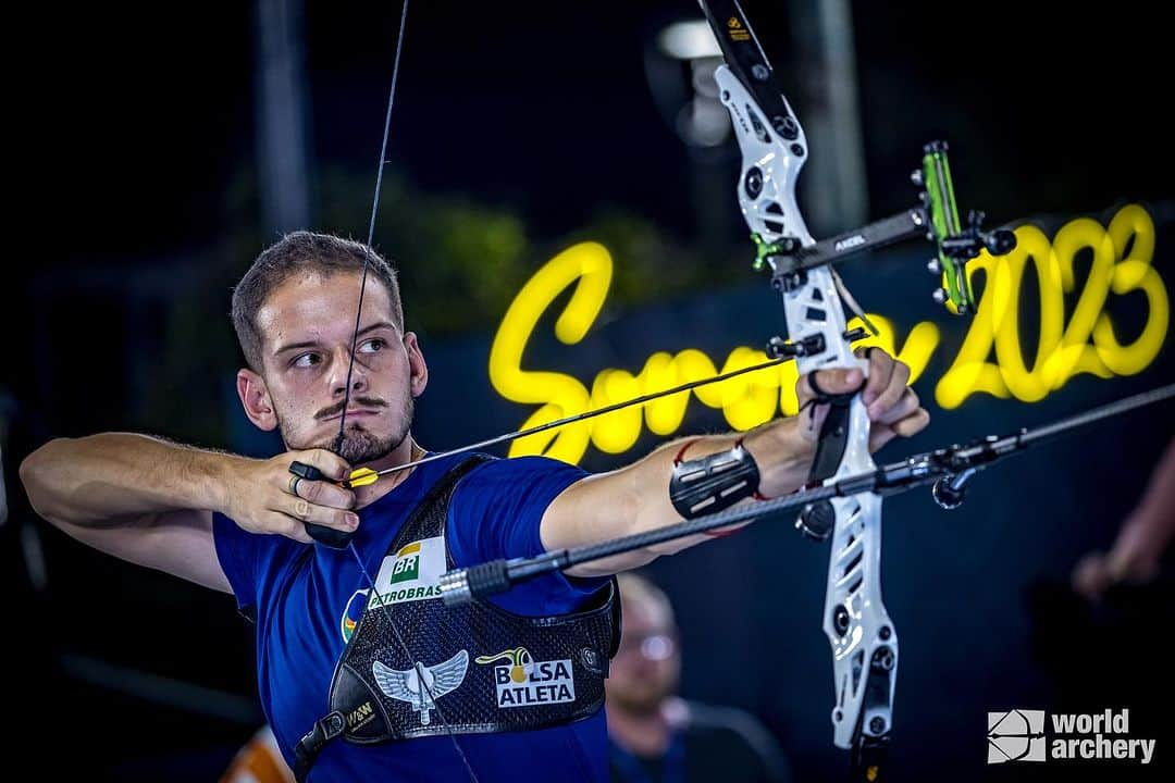 マルクス・ヴィニシウス・ダルメイダのインスタグラム：「“Não é tentar, nem desistir, é só deixar fluir” . @petrobras #TimePetrobras @cdafab @wiawis_archery @beiterarchery @truball_axcel @brasilarco.oficial #BolsaAtleta @esportegovrj」