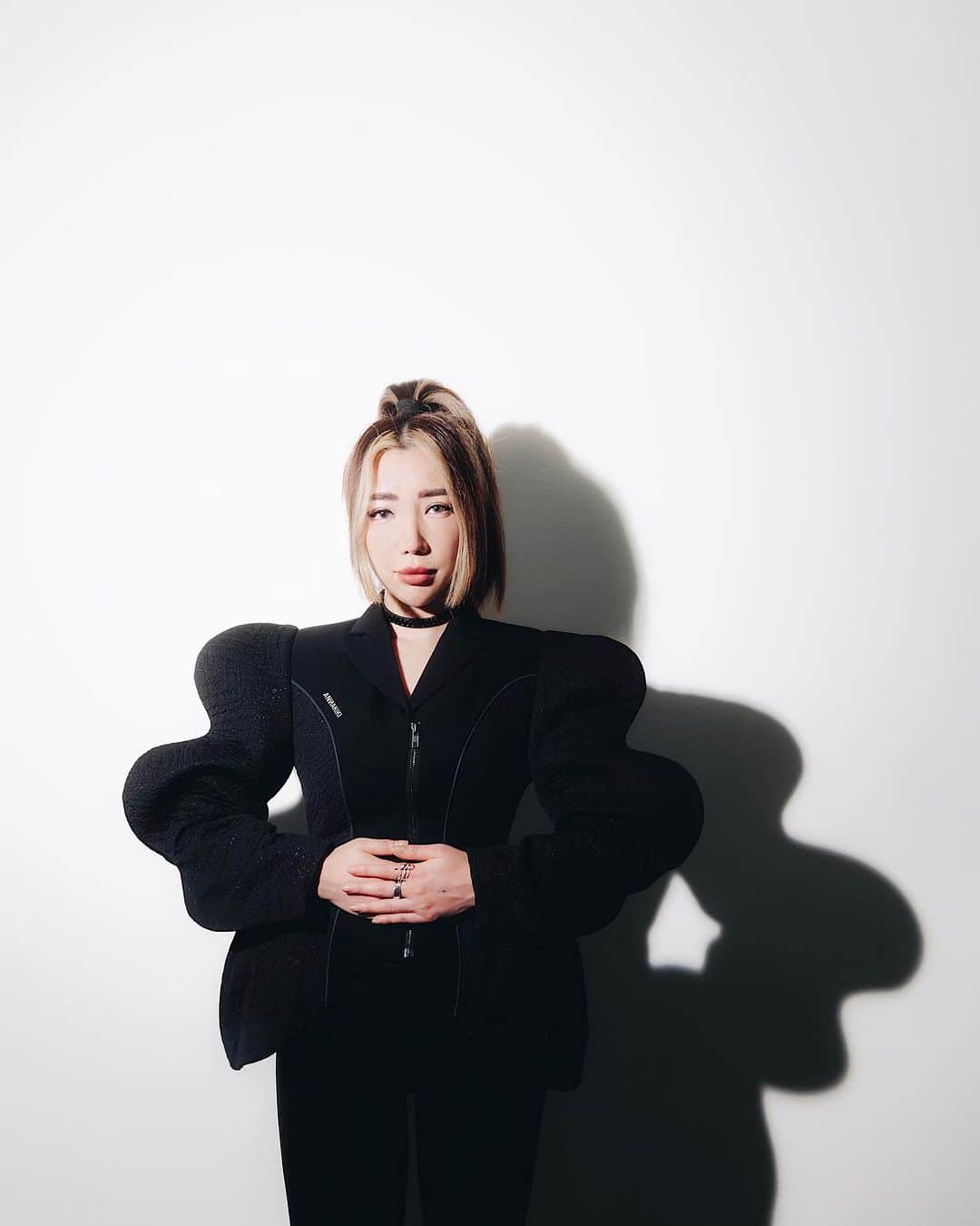 TOKiMONSTAのインスタグラム：「Back home in LA for these next few shows. Finally got to play my brand new thang “Say Tell Me” live last night. Felt pristineeeee. More updates on the way + new single out now! @foreignfamily」