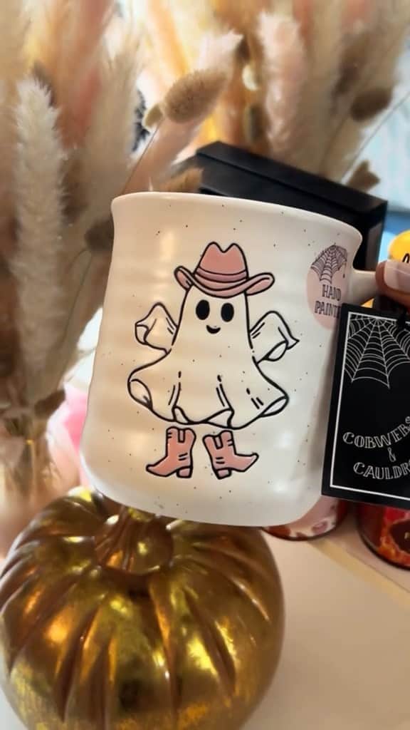 T.J.マックスのインスタグラム：「saddle up, ghouls! 👻🤠 (📸: @asiajernice)」