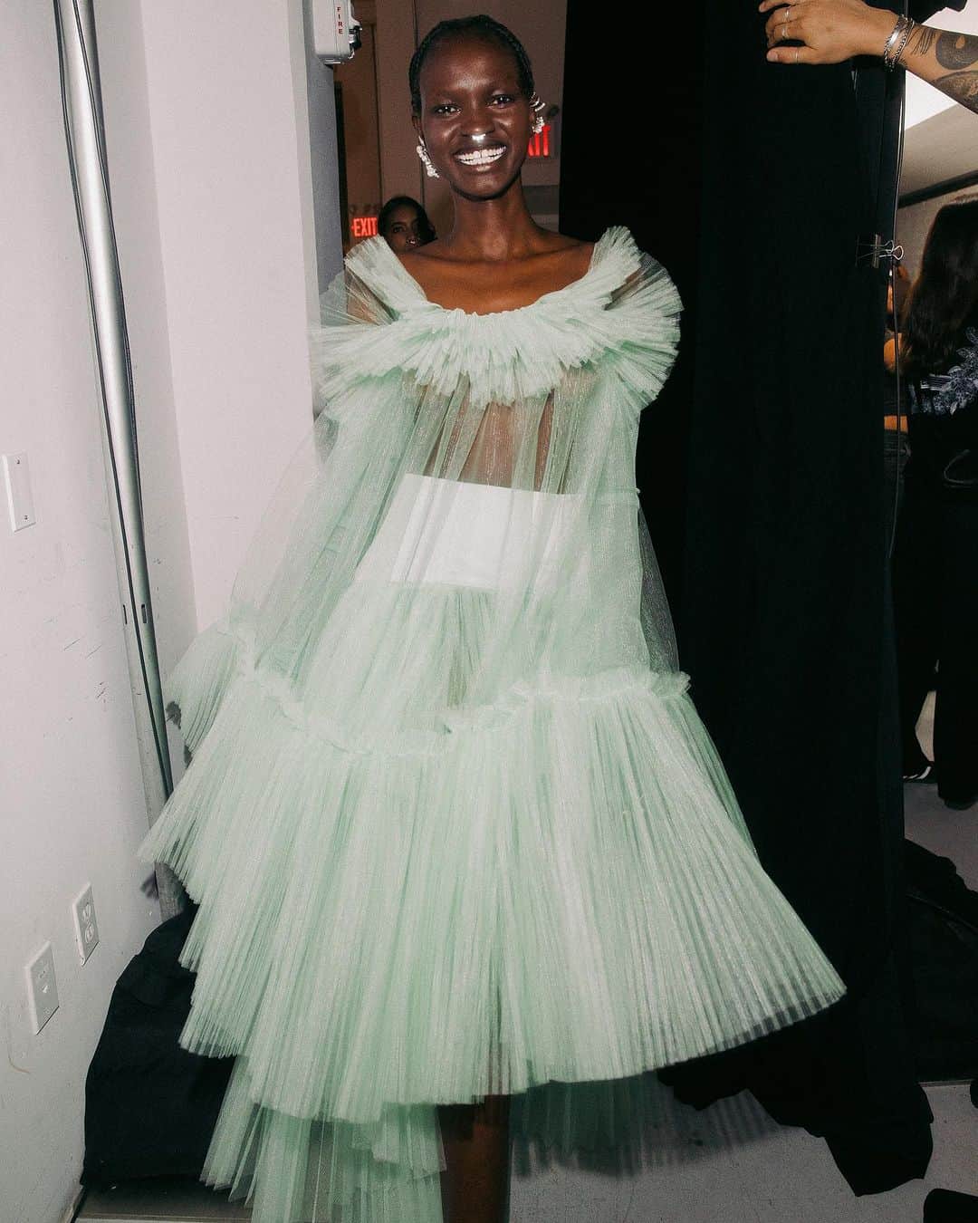 アディアムのインスタグラム：「All smiles backstage at the #ADEAM Spring Summer 2024 show.」