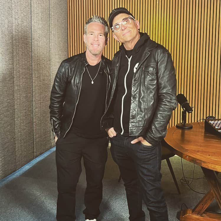 scottlippsのインスタグラム：「Thanks @everclear @artpopking for being a inspiration, a heartfelt conversation and incredible journey. #comingsoon @spinmag @lippsservicepod #everclear #artalexakis」