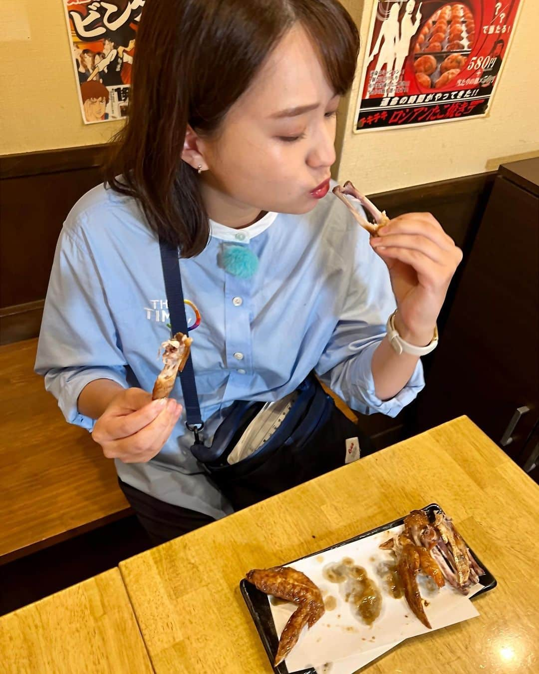 篠原梨菜のインスタグラム：「#早朝グルメ 東京・恵比寿駅近く 酔っ手羽へ！ 朝8時まで営業。名物は手羽先。 毎月18日の営業日(翌日朝8時まで)は手羽の日でなんと1本18円です！ 伝説の手羽先タレ5本😋 秘伝のスパイスと継ぎ足しの秘伝のタレ。濃いめの味付け。プリプリの身。パリッとした皮。止まらない！ #朝5時の美味time #thetime_tbs #酔っ手羽 #恵比寿グルメ  #手羽先 #伝説の手羽先 #手羽の日 #tbs」