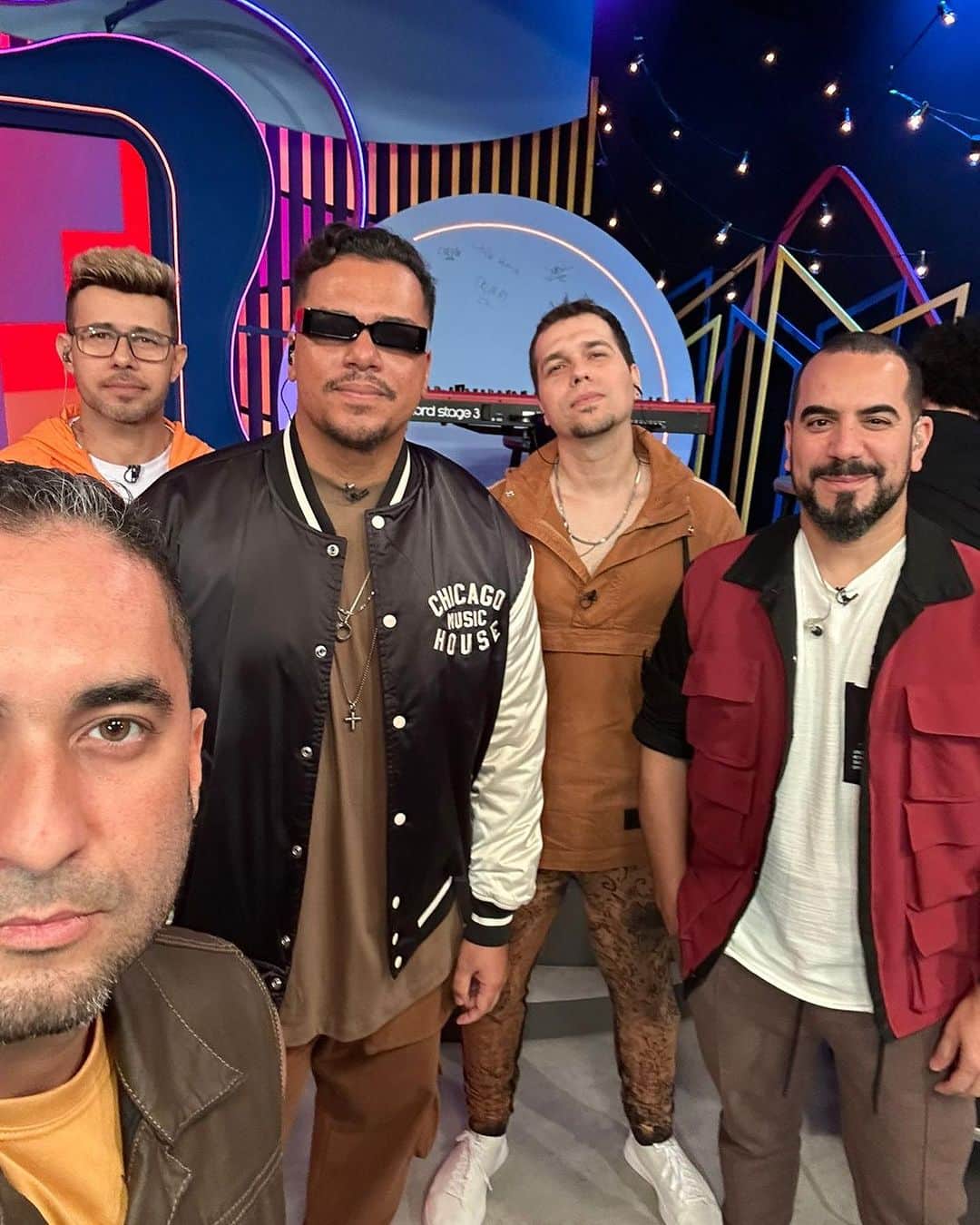 Sorriso Marotoのインスタグラム：「Estamos ao vivo no TVZ @multishow, sintoniza aí turma! 😎✌🏽」