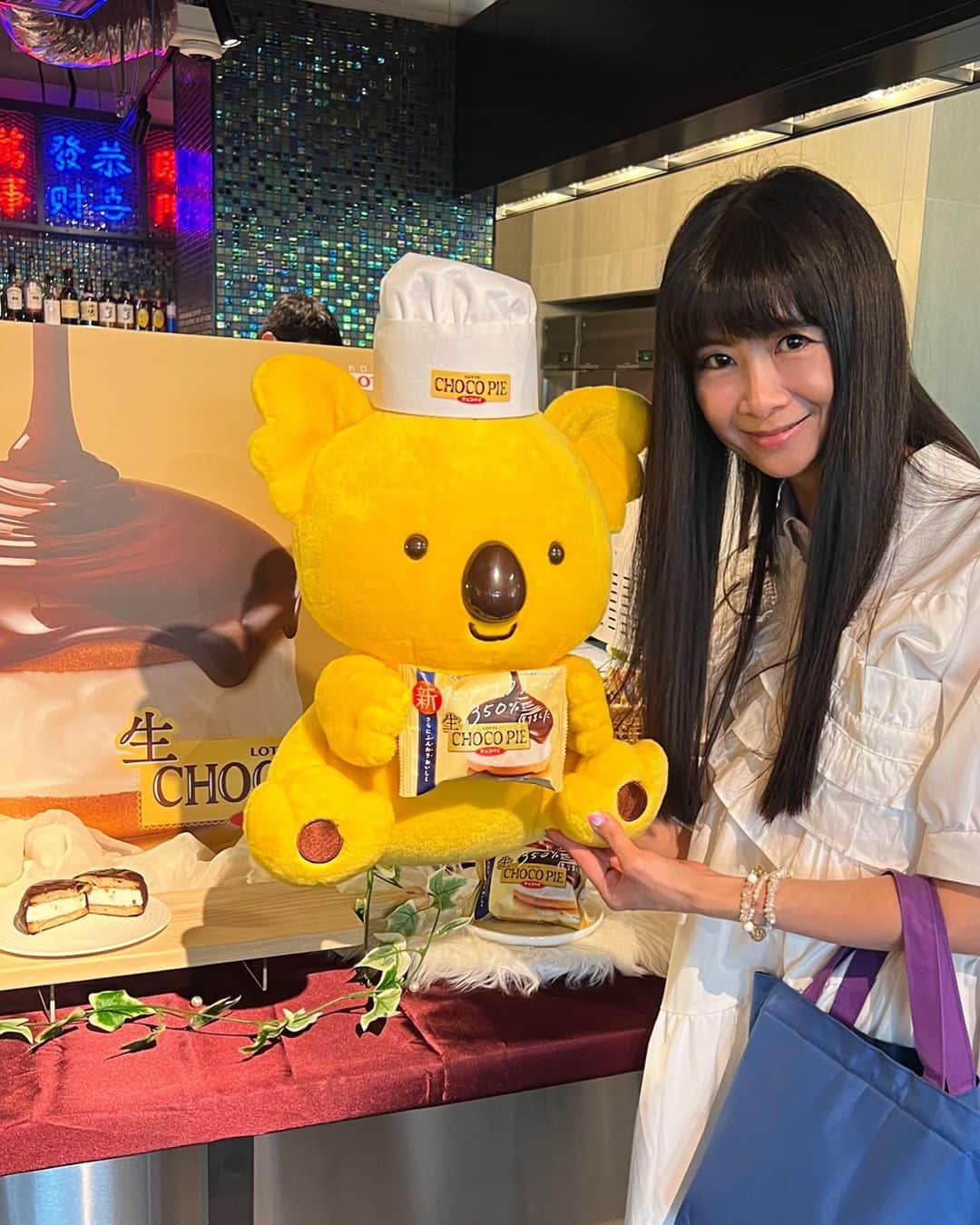 外村美姫さんのインスタグラム写真 - (外村美姫Instagram)「六本木ヒルズゲートタワーで開催された 「インフルエンサーミートアップ ミニイベントvol.9」 (@greelifestyle_pr1 ) へご招待頂きました。出展されていた各企業様と直接お話も伺えて、楽しかったです。頂いたお土産と共にご紹介しますね。  #スケーター株式会社 ◆電子レンジスチームパスタメーカー @lunchgoods.skater #スケーターのある暮らし 麺と水を入れてレンチンするだけで、簡単にパスタが茹でられます。フタ中央の穴でパスタ約100ｇの計量ができ、確かにもっちもちのパスタが出来ました。蒸気パワー凄いです!!  ◆株式会社遠藤製餡 ◆あずき美人茶 @endoseian_anko #あずき美人茶 化学肥料などの化学物質が使用されていないので体にとても優しいオーガニックのお茶。ポリフェノールも入ってて、美容と健康を意識している方には特にお勧め。元々大好きでした。あずき愛に溢れる企業様と商品です。あずきで美人を目指したいな。  ◆株式会社サラダコスモ ◆ちこり村田舎の手作りおせちお試し版 全8品 @chicory_village #ちこり村 毎年完売の大人気おせちは、1つ1つ丁寧に手作りされています。クール便で届き、優しい味付けもポイント！毎日楽天ランキングを見る私は、以前から注目している商品。9月なのに、既に売切れてる種類もある程の人気です。急いで!!  ◆トーラク株式会社 ◆クリームティラミス ◆北海道産えびすかぼちゃのプリン ◆京都府産丹波栗のプリン ◆長野県産巨峰のプリン @toraku_kobesweets #トーラク 北海道産純正クリーム使用、マスカルポーネ、コーヒーエキスをバランスよく配合し、こく深く濃厚なティラミスの味わい。付属のココアパウダーをかけて食べたら、ほろ苦いパウダーがまた本格的で美味しかった。産地別のプリンも素材の味が生かされた滑らかな口当たりです！プリンにこんな種類があったなんて！  ◆株式会社ロッテ ◆生チョコパイ ◆生チョコパイ・イタリアンティラミス #ガチでケーキ 大人気のチョコパイがチルドになって新感覚な味わいです。限定のティラミスも今までとはまた違った味わいにビックリです。製造工程等のお話を伺えて、クリームの充填等、他とは違う独自のこだわりに感動。確かにこれはケーキ。生感が凄い!!  ◆株式会社伊藤園 ◆PON-TO PINE MATCHA ◆PON-TO LINE MATCHA @ponto_itoen #ponto_itoen 手軽に、ポンっと楽しめる新感覚の抹茶商品です。デザートやドレッシングに混ぜてアレンジもOK！カンタンにゴミも出ずに抹茶が出来る点が凄い。深みのある味わいの抹茶、美味しかったです。キャラクターも可愛いです。  ◆チロルチョコ株式会社 #チロルチョコ チロルフェス2023 秋葉原最大級規模ハロウィンイベント 10/28-29開催！仮装して遊びに来てね！との事。めっちゃ気になります。公式HPをチェックしてみて。  久しぶりに参加が出来、とっても貴重な時間が持てました。お土産も美味しく頂いてます。この度は有難うございました。  #PR #インフルエンサーミートアップ #外村美姫 より愛を込めて。」9月19日 7時06分 - mikitonomura