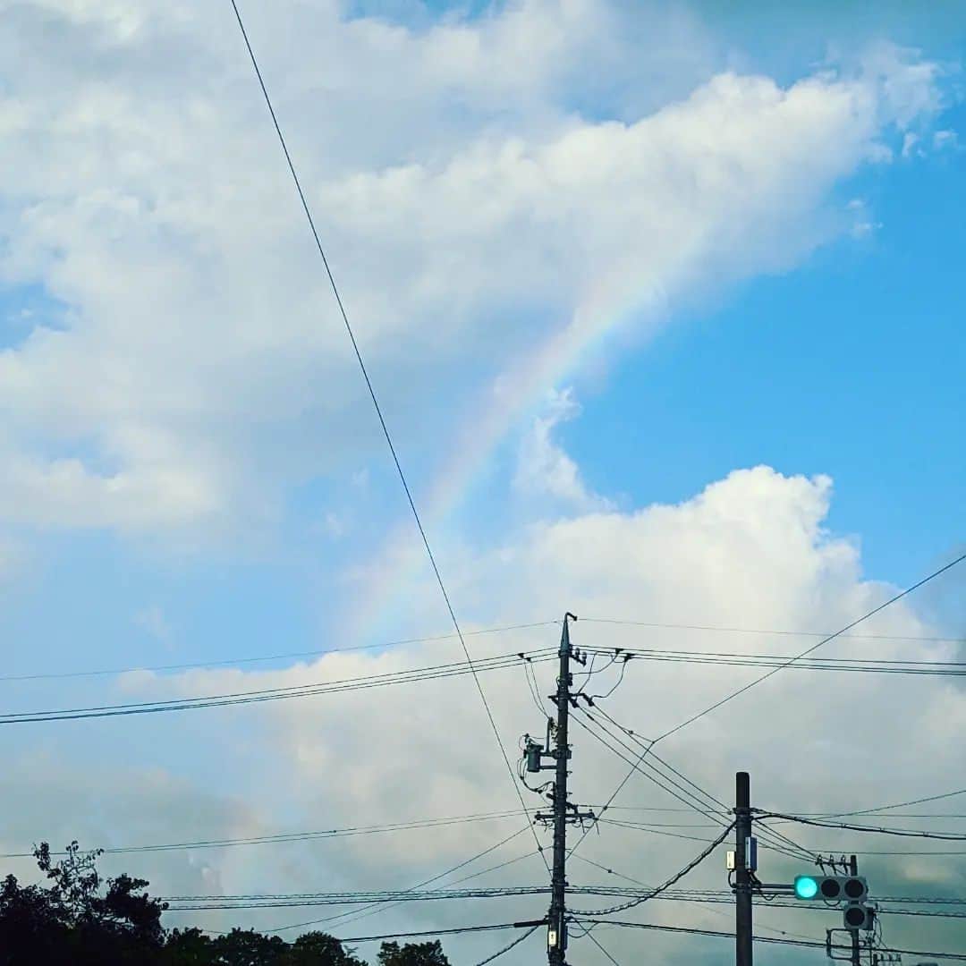 真山景子さんのインスタグラム写真 - (真山景子Instagram)「朝から虹🌈 息子が、『あっ！虹！』っていうからホントだ〜✨✨✨ 良いね👍連休明け皆さん頑張りましょう❤」9月19日 7時09分 - keikomayamaya
