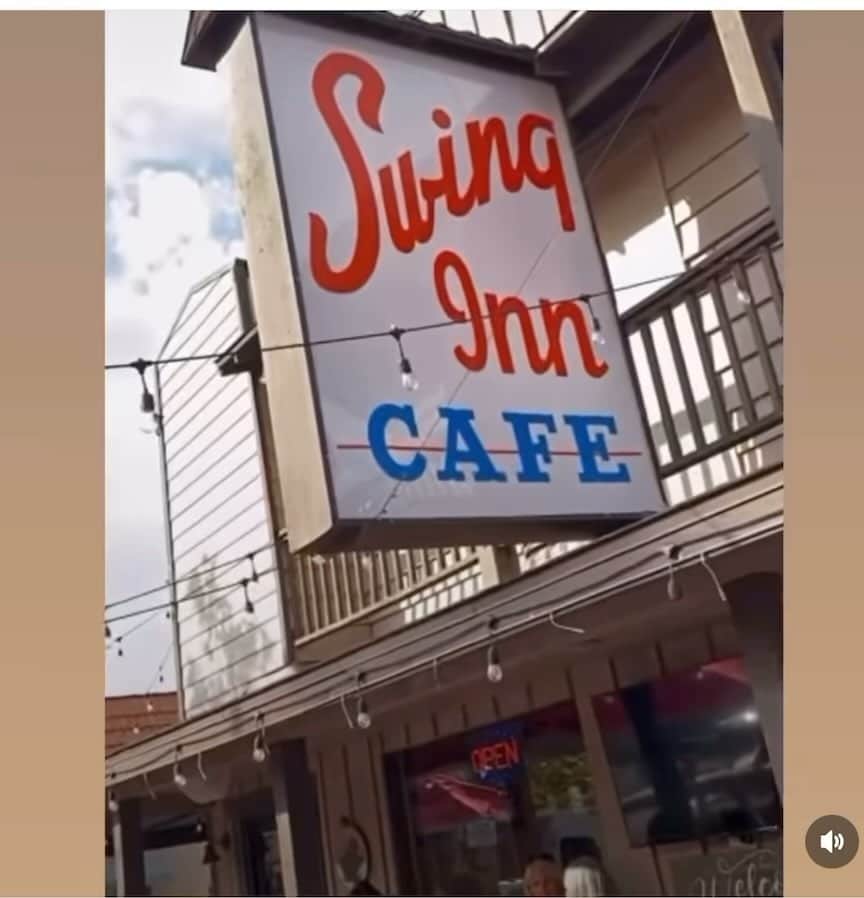 ディーン・ノリスのインスタグラム：「@grubwithgreg who is one of the top SoCal food bloggers did a wonderful review of my restaurant @swinginncafe  Check it out! And check him out!」