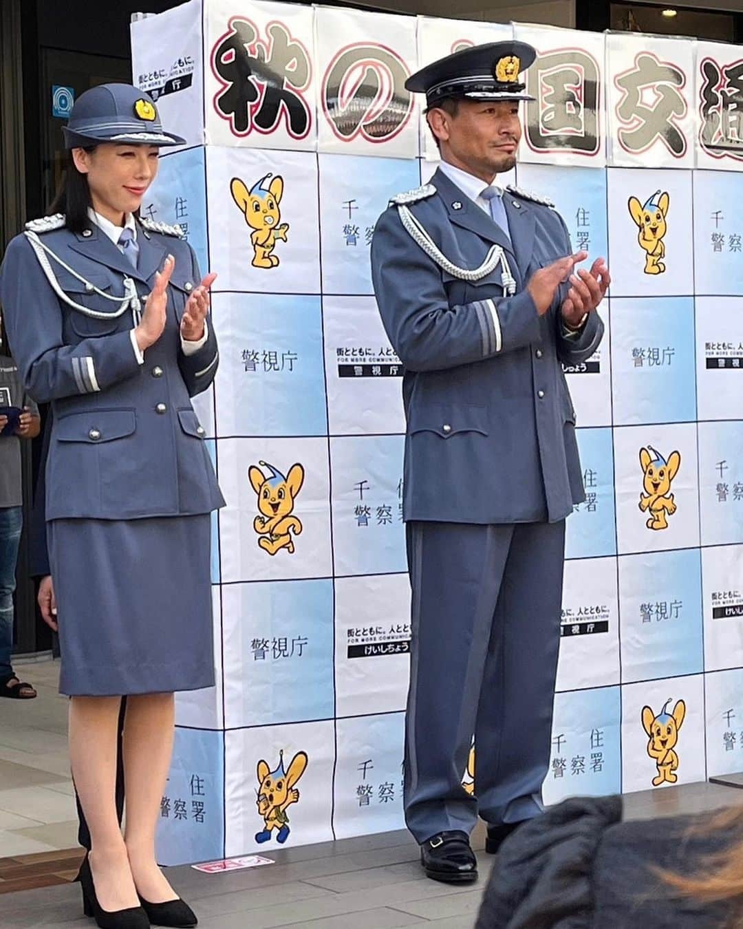 矢沢心さんのインスタグラム写真 - (矢沢心Instagram)「☆  警視庁千住警察署の 一日警察署長を 務めさせて頂きました。  車やバイク 自転車に乗る時も 交通ルールを守り 安全運転を心がけましょう  #9月21日から始まる #秋の全国交通安全運動 #交通事故の危険性を考えて #自転車に乗る時も #ヘルメットをかぶろう  ママいちばんかわいかった♡ パパはバイクにのってるとき いちばんカッコよかった☆ #息子から嬉しいプレゼント そんなことを言ってくれるようになりました☺️  昨日は暑い中 観に来てくださり 足を止めてくださ 有難う御座いました🫧」9月19日 7時18分 - yazawashin.official