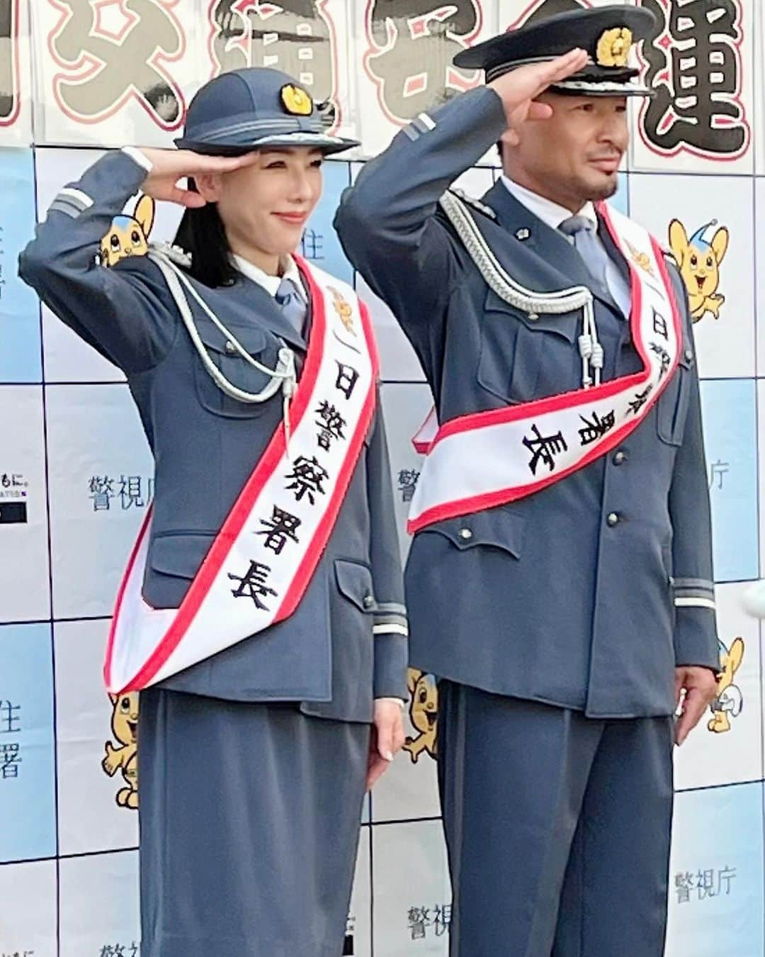 矢沢心さんのインスタグラム写真 - (矢沢心Instagram)「☆  警視庁千住警察署の 一日警察署長を 務めさせて頂きました。  車やバイク 自転車に乗る時も 交通ルールを守り 安全運転を心がけましょう  #9月21日から始まる #秋の全国交通安全運動 #交通事故の危険性を考えて #自転車に乗る時も #ヘルメットをかぶろう  ママいちばんかわいかった♡ パパはバイクにのってるとき いちばんカッコよかった☆ #息子から嬉しいプレゼント そんなことを言ってくれるようになりました☺️  昨日は暑い中 観に来てくださり 足を止めてくださ 有難う御座いました🫧」9月19日 7時18分 - yazawashin.official