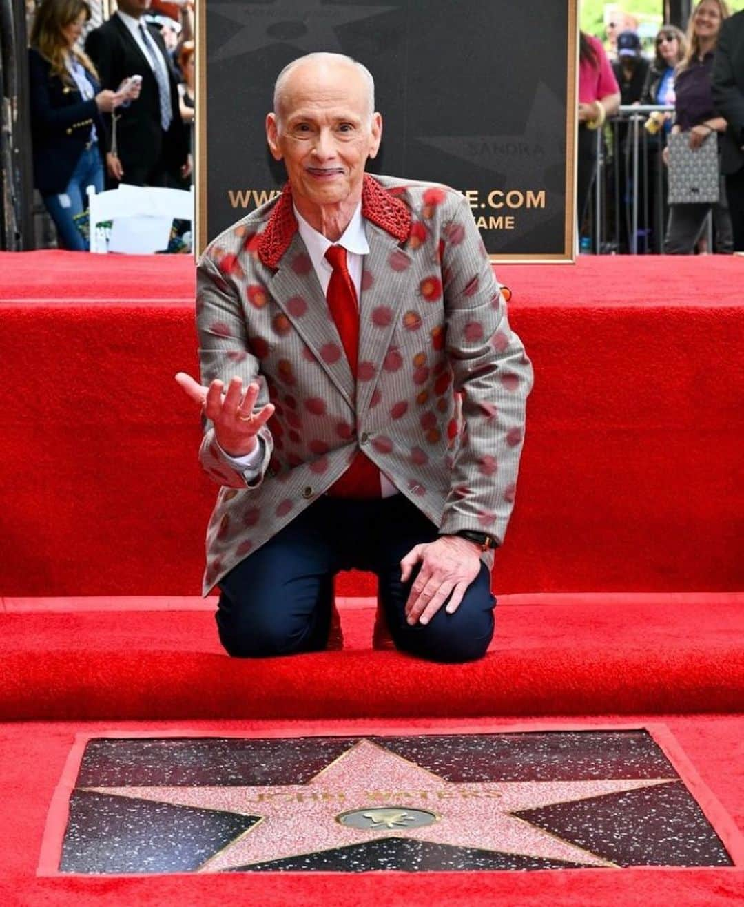 Karen Oのインスタグラム：「Kiss the ring of the Pope of Trash 🙌 We Love You John!!! ‘Here I am closer to the gutter than ever’ he says as he accepts his hollywood star.  Sigh. I’ll sleep well tonight knowing John Waters is immortalized on the walk of fame, few have had greater influence on me and my and collabs with @christianjoycostumes 💫💫💫 stay trashy!💫💫💫 Rg: @indiewire @john_waters_divine_trash_page」