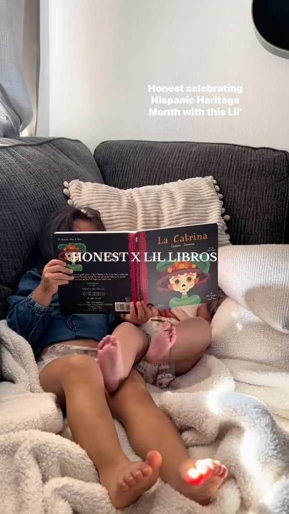 The Honest Companyのインスタグラム：「Celebrating the curiosity of exploring other cultures and traditions through our Lil’ Libros La Catrina limited edition diaper print. 💗  Get yours today at the #linkinbio!   📹|TikTok| @kazandras_」
