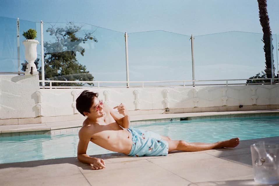 ケビン のインスタグラム：「bye summerrr🦦☀️  what was your fav summer memory this year?」