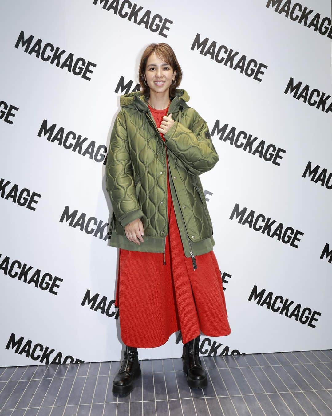 鈴木サチさんのインスタグラム写真 - (鈴木サチInstagram)「. 初の直営店 「MACKAGE AOYAMA」のオープニングパーティーへ行って来ました☺️🫶 . カーキのアウターに一目惚れ🤩 . 着ていたワンピとのカラーの相性もバッチリ👌でした😍 . . カジュアルから学校行事にも着ていけるものまでバリエーション豊富のマッカージュは私もお気に入り🫶😍 . . #ママ #ママモデル #モデル #4児ママ #マッカージュ #mackage」9月19日 8時33分 - sachi_suzuki