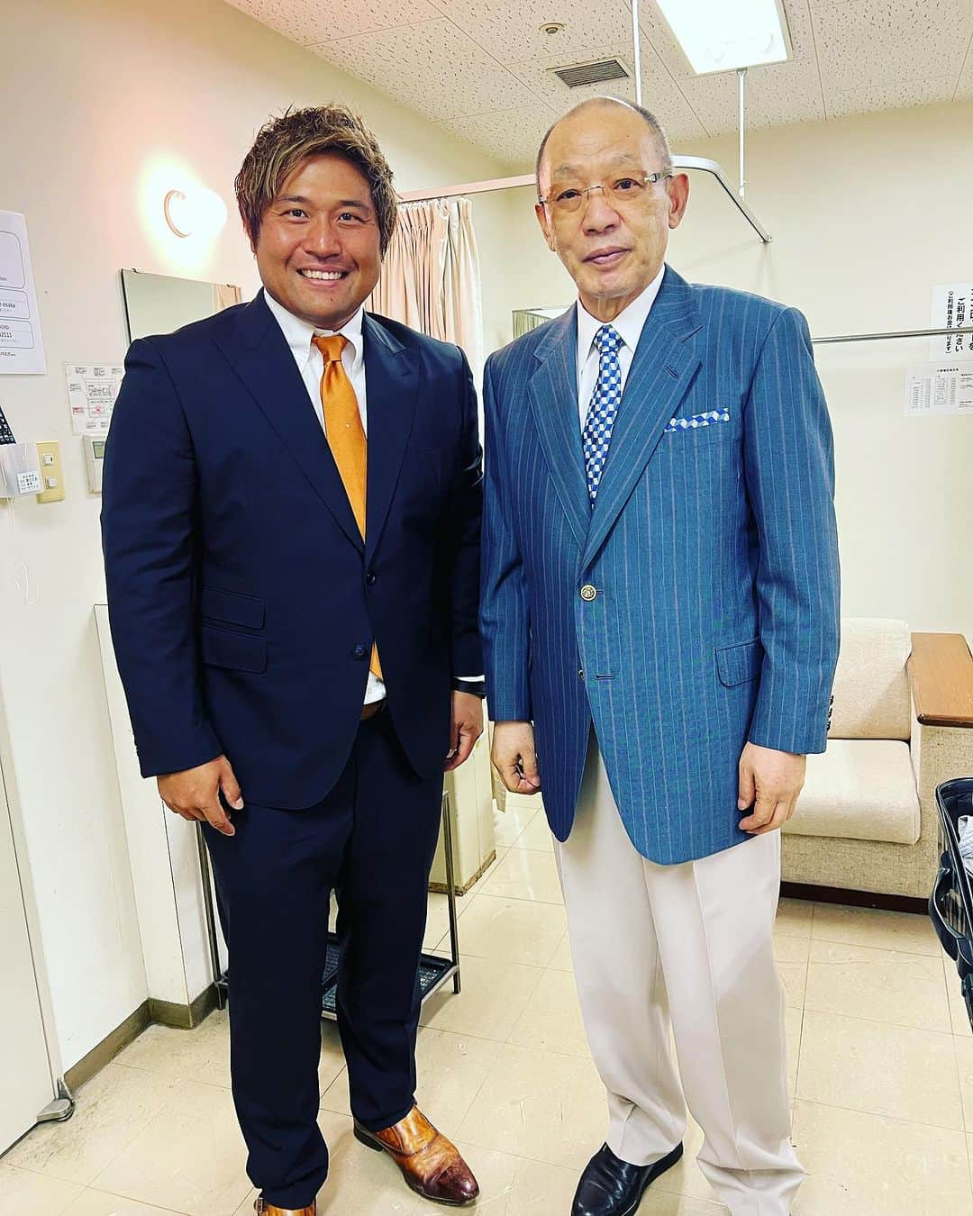 平田良介さんのインスタグラム写真 - (平田良介Instagram)「#平田良介　#落合博満　#森繁和　#落合博満講演会2023　#メルパルクホール大阪 #テレビ愛知  9月18日に落合監督の講演会に出演させていただきました😁 現役を引退して唯一お礼の挨拶を言えていなかったのでやっとお礼を言えてホッとした☺️  落合監督は平田良介の野球に更に磨きをかけてくれた恩師でした⚾️⚾️  講演会では最初に落合監督単独の講演があり、そのあとで森さんと自分を交えてフリートークさせていただきました☺️ 平田良介を取ってくださった時のドラフトの話や、日本シリーズの話をたくさん聞かせていただきました😊 将来またユニホームを着たいならいろんな球団から声がかかるコーチになりなさいと格言もいただきました☺️☺️ やっぱり落合監督と森さんの話は奥が深いな⚾️ またたくさんお話聞きたいな‼️って思った1日でした😁  ※僕の中で落合博満さんは永遠の監督なので今も落合監督と呼ばせていただいております⚾️」9月19日 8時39分 - ryosuke_hirata_official