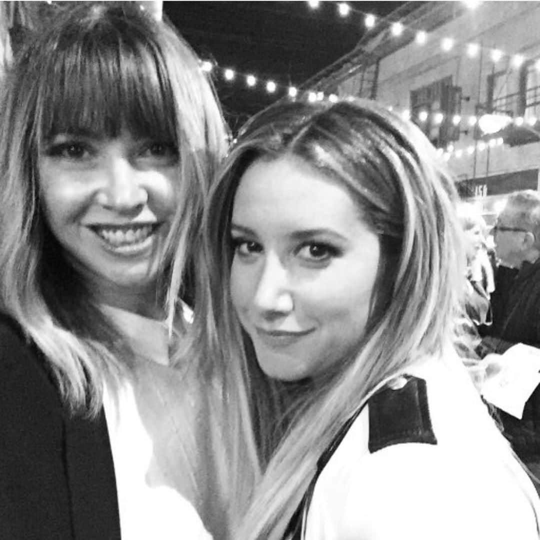 アシュレイ・ティスデイルのインスタグラム：「Happy birthday to my beautiful sister @jenkellytisdale. You’re the best sister and I’m so so lucky!! I love you so much ❤️❤️❤️」