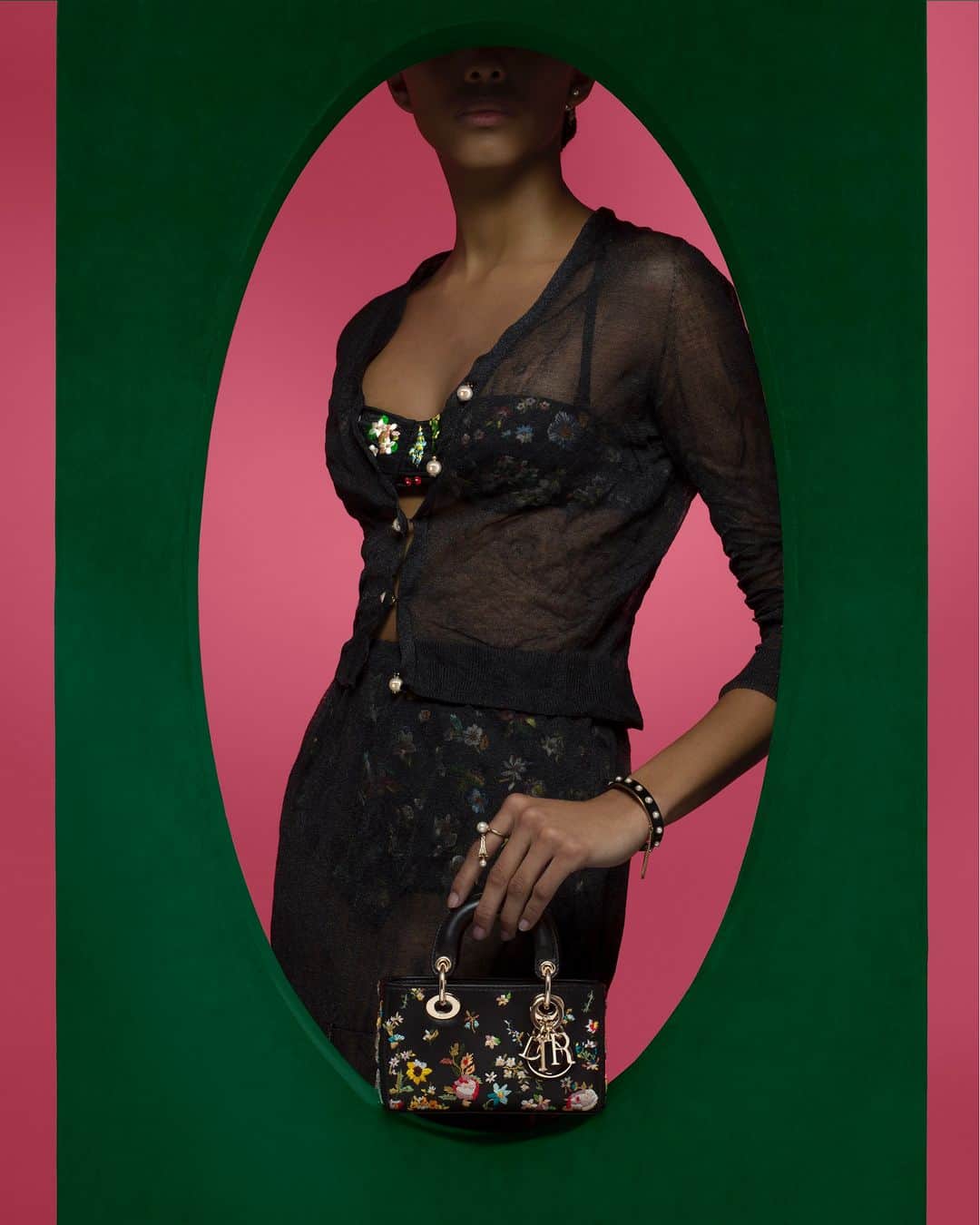 クリスチャンディオールさんのインスタグラム写真 - (クリスチャンディオールInstagram)「Delve into the #DiorAW23 collection by @MariaGraziaChiuri, where the very essence of femininity is amplified through the visuals of sultry black silhouettes and blooming florals. Amidst these ensembles, distinguished features come to the fore, notably the introduction of striking long black gloves adorned with exquisite white resin pearl buttons. Echoing this allure is the reimagined #LadyDJoy bag, an enduring companion that graces the collection with its timeless elegance. © @BrigitteNiedermairStudio」9月19日 9時00分 - dior
