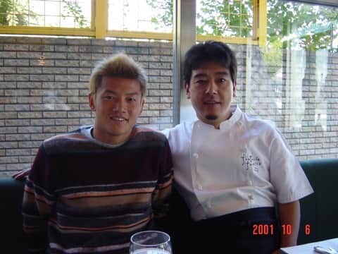 播戸竜二さんのインスタグラム写真 - (播戸竜二Instagram)「『テルッツィーナ🇮🇹』 ・ @terzina1998  ・ いつも美味しい堀川さんのイタリアン🇮🇹 ・ 伸二と2人でゆっくりランチ🍝🍷 ・ 2000年に出会いました！ ・ 二十歳の播戸少年は毎日通ってました！（笑） ・ これからも元気で、北海道の人達に美味しいゴハンを作ってください！ ・ ・ #おばんざーい✊ #サングラス🕶️w #派手なニットw #多分アダムエロペ #2人とも若い」9月19日 8時58分 - ryuji_bando