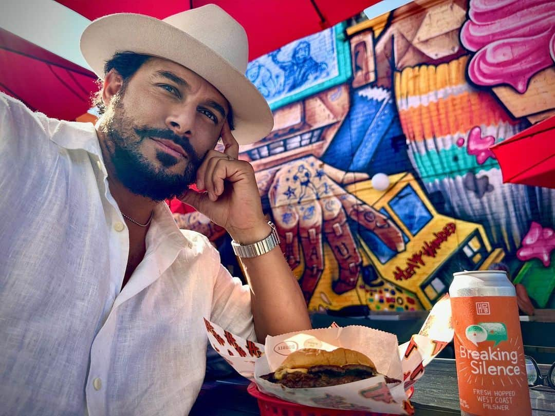 ジョン・ウエルタスさんのインスタグラム写真 - (ジョン・ウエルタスInstagram)「It’s #nationalcheeseburgerday so I had to…」9月19日 9時18分 - jonhuertas