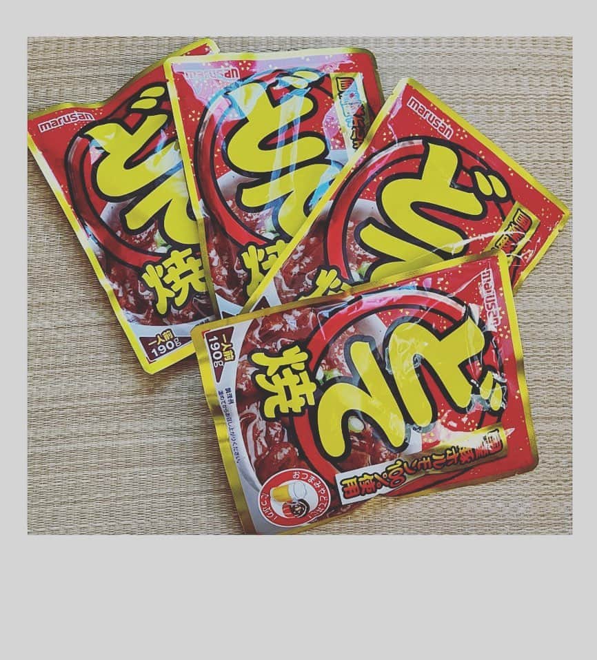 かせきさいだぁのインスタグラム：「頂いた『マルサン どて焼き』がとても美味しくて、Amazonで10個セット買った❤️」