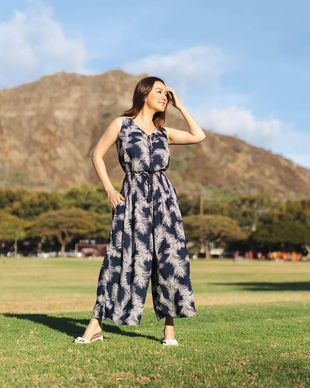 Angels By The Sea Hawaii Waikiki Based Boutiques ?Original clothing designed さんのインスタグラム写真 - (Angels By The Sea Hawaii Waikiki Based Boutiques ?Original clothing designed Instagram)「Beautiful Setup @angelsbythesea  上品な椰子の葉シリーズのセットアップ  現在5色で展開中 5 colors available online  *アウトラインは3色で展開中  Top: Koa Top Leaves Print  (Gold, Black, Navy, Sand/Navy, Olive) Size: XS - XXL  Bottom: Kimo Palm Leaves Print Wide Pants (Gold, Black, Navy, Sand/Navy, Olive) Size: one size  📸 @nina_bythesea  📍 Honolulu, Hawaii   @angelsbythesea has been Hawaii’s resort fashion brand based in Honolulu, Hawaii, since 2010. Please visit our online store 🌺www.angelsbytheseahawaii.com Owner Designer Nina Thai (Miss Waikiki) @nina_bythesea (日本語勉強中📚🙇🏻‍♀️) Please feel free to tag your pic for a chance to be featured!  ハワイのリゾートファッション、 エンジェルズバイザシー はミスワイキキである Nina Thai によって作られたハワイオリジナルファッションブランドです🌴日本語ウェブサイトはこちら www.angelsbytheseahawaii.jp  ハワイやリゾートファッションが好きな人は是非私達のアカウントをフォローして下さい🙌また私達の商品をポストする際にタグ付けしていただいたら私達からリポストされるチャンスがあります  #angelsbytheseahawaii #angelsbythesea #resortwearw #hawaii #waikiki  #ハワイ #ワイキキ #カイルア #ラニカイビーチ #シンプルコーデ #エンジェルズバイザシーハワイ #エンジェルズバイザシー #リゾートファッション #ハワイ限定 #하와이스냅 #하와이허니문스냅」9月19日 10時03分 - angelsbythesea