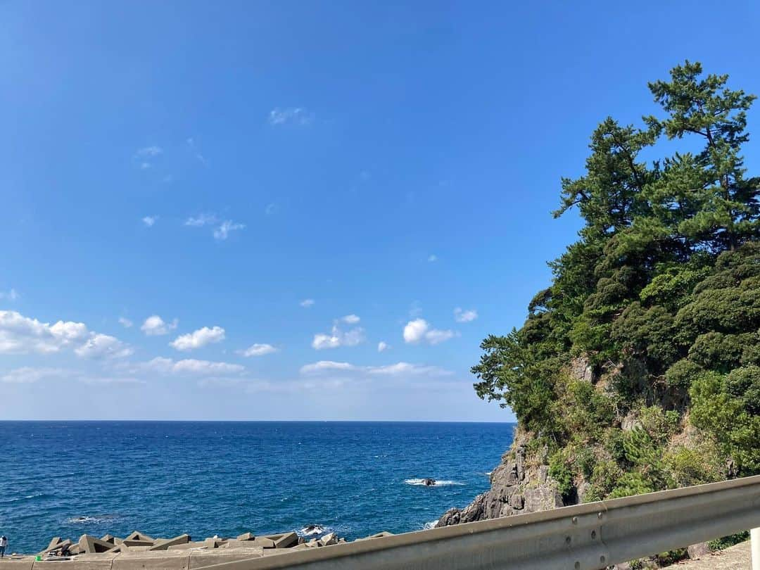 滝波宏文のインスタグラム：「#越前海岸 #青空 #雲 #海 #松 #岩 #福井県 #福井 #南越前町 #河野 #南越前 #越前 #fukui #japan #無加工 #アルバム整理  #ふるさとを守る #日本を守る #強くて優しい #くに創り #参議院議員 #滝波宏文  #たきなみ宏文 #たきなみ #自民党 #自由民主党」