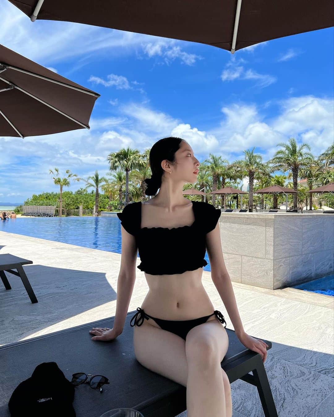 佐藤さきのインスタグラム：「🏊  プール行きたい〜 腹筋毎日してるけど 今年も腹筋は割れませんでした🥲」