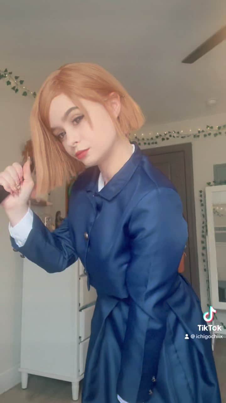 レベッカのインスタグラム：「Nobara Kugisaki 🤍🔨💙  • • • #cosplay #anime #jjk #jjkcosplay #jujutsukaisen #jujutsukaisencosplay #nobara #nobaracosplay #nobarakugisaki #nobarakugisakicosplay」