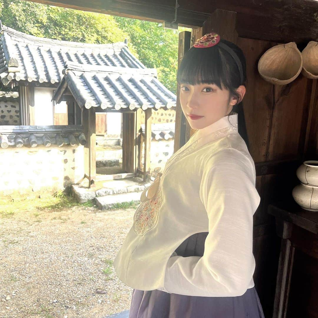 馬渕恭子さんのインスタグラム写真 - (馬渕恭子Instagram)「. 手を隠すのが正解って習った🙆‍♀️ 衣装体験500円で出来るのすごい。 .  #チマチョゴリ体験  #치마저고리  #リトルワールド  #民族衣装」9月19日 10時40分 - kyoko414_mh