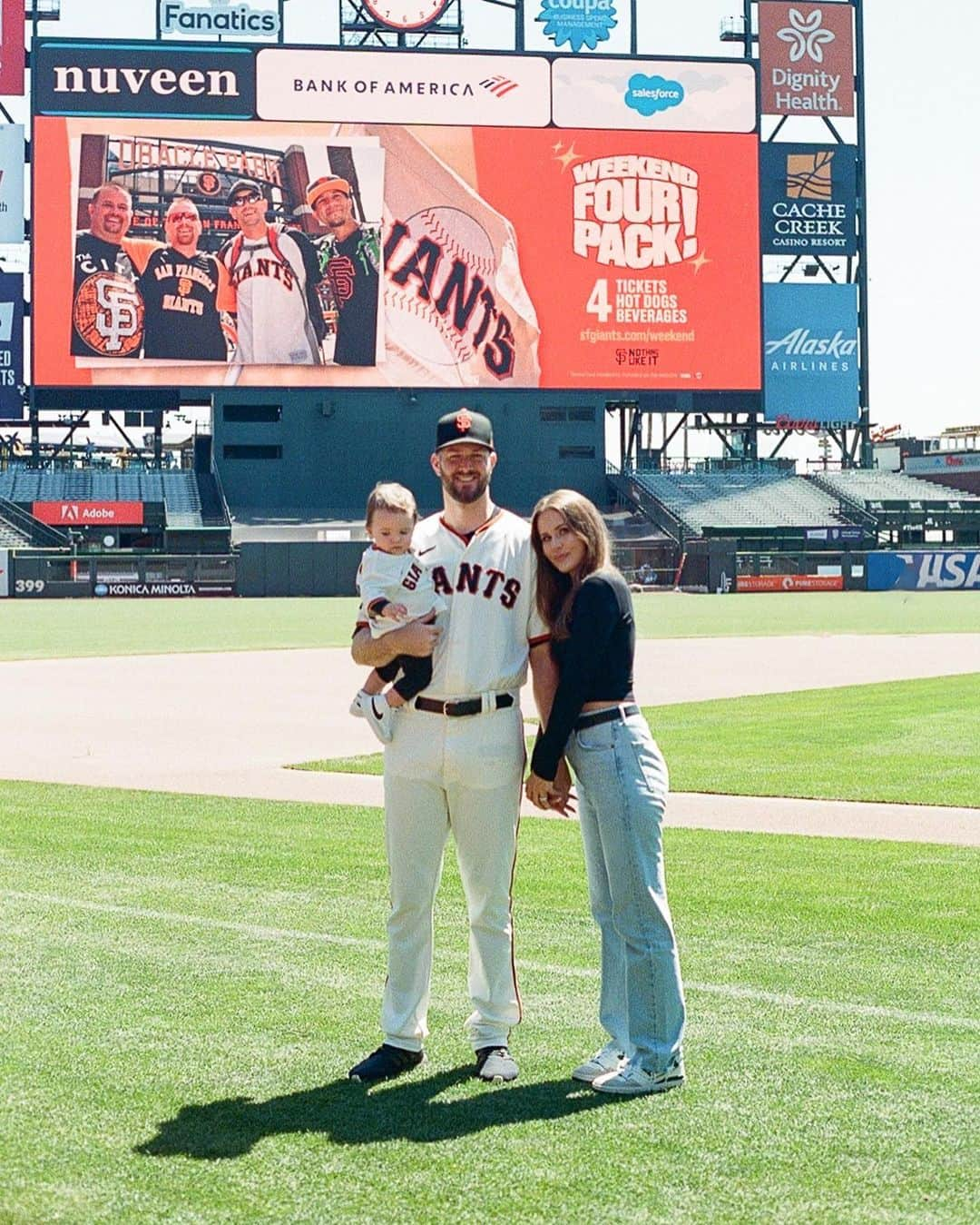 アレックス・ウッドさんのインスタグラム写真 - (アレックス・ウッドInstagram)「baby’s first baseball szn… i remember when we used to dream about this 🎞️🥲🫶🏼captured on a mix of film/digital by @elizabethpishalphoto」9月19日 10時41分 - awood45