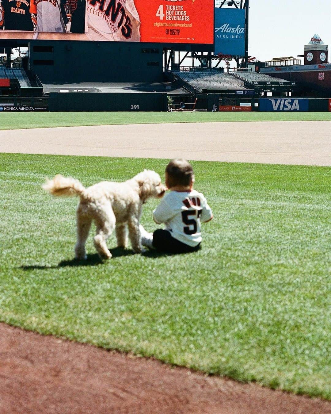 アレックス・ウッドさんのインスタグラム写真 - (アレックス・ウッドInstagram)「baby’s first baseball szn… i remember when we used to dream about this 🎞️🥲🫶🏼captured on a mix of film/digital by @elizabethpishalphoto」9月19日 10時41分 - awood45