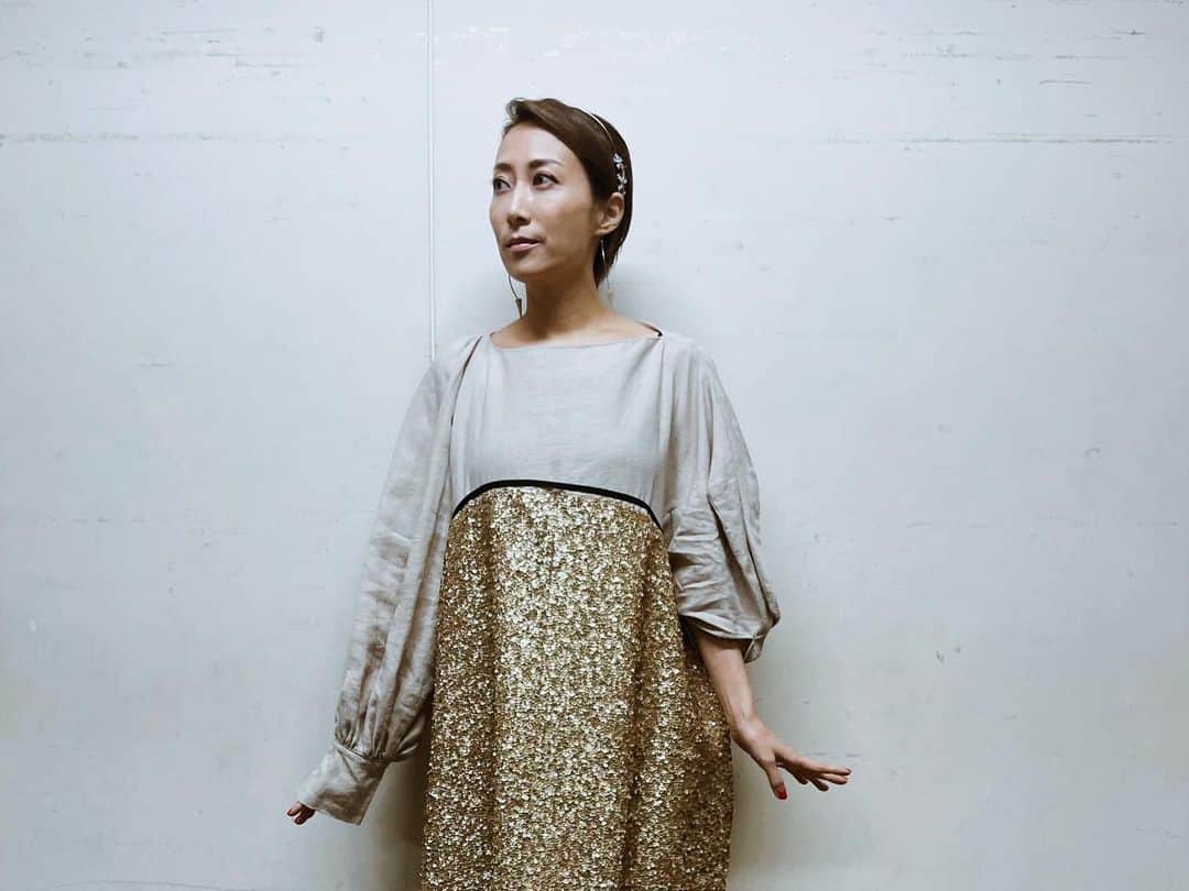 一青窈さんのインスタグラム写真 - (一青窈Instagram)「Live in #宇都宮   Yellow dress :VINTAGE Dress with sequins: @centerforcosmicwonder」9月19日 10時46分 - yohitotoyo