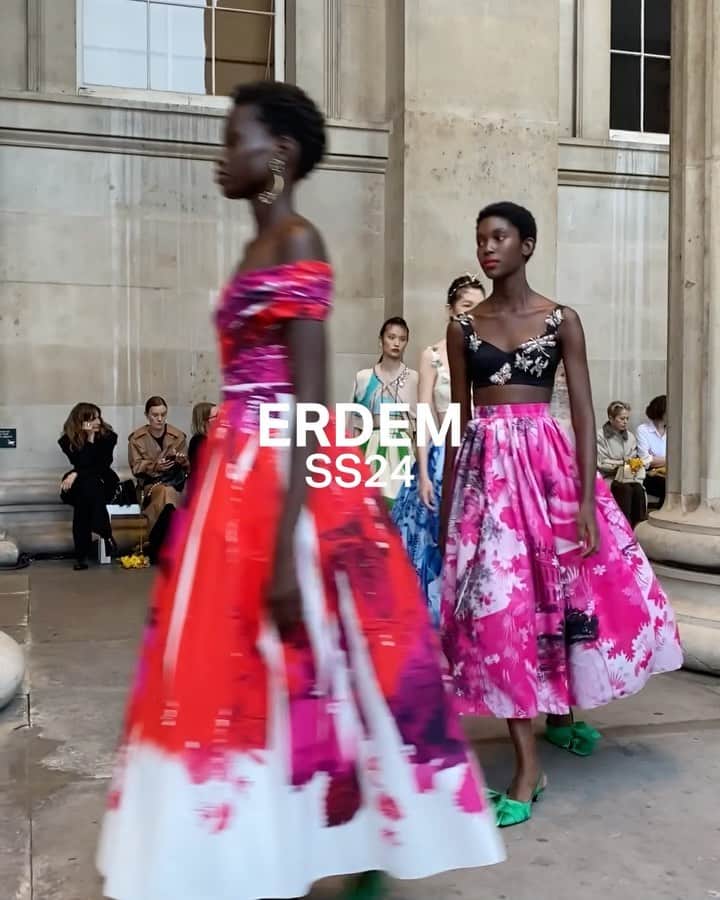 IMG Modelsのインスタグラム：「#RunwayRewind. ⏪ #Erdem’s #SS24 #LFW #fashionshow starring @tidarosvall @mary_ukech @laurrreyes #JessicaStam @xiru.yang_ @ednakaribwami @andrea.ostlund + @africagarcia__. 🇬🇧 #IMGmodels」