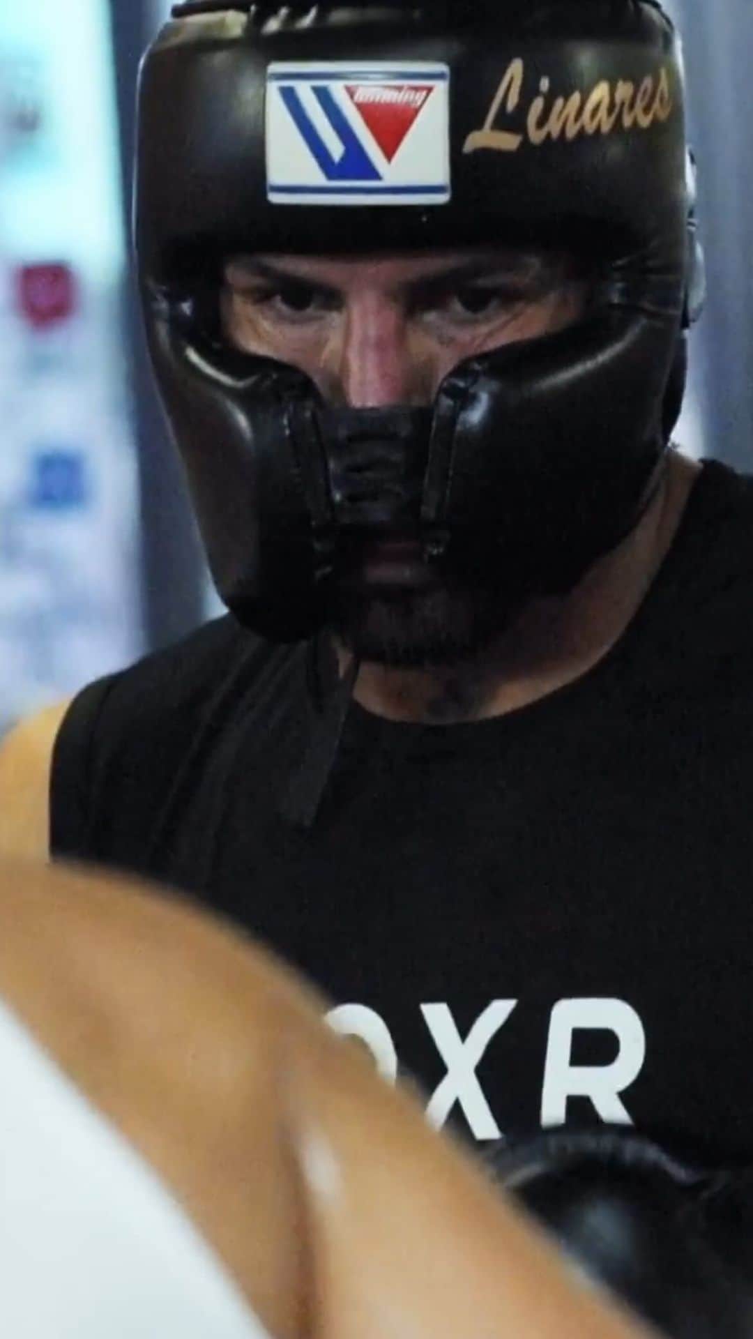 ホルヘ・リナレスのインスタグラム：「Sacrifice comes before success..」