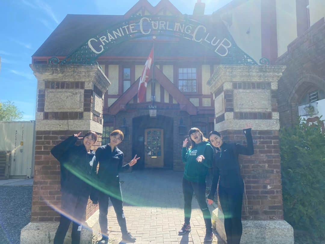 近江谷杏菜のインスタグラム：「Canada Week2 in Winnipeg  ↠↠↠↠↠↠↠↠↠↠↠↠↠↠ Mother Club Fall Curling Classic 予選4勝0敗　ベスト8 ↠↠↠↠↠↠↠↠↠↠↠↠↠↠  着実に出応えのある試合を重ねられているので、結果にはもどかしい気持ちが募りますが、次に向けて引き続きチームで前向きに取り組んでいきます！  またすぐに試合が始まるので、心も身体もしっかりと準備をして大会に入ります🙌❤️‍🔥  Next→AMJ Campbell Shorty Jenkins Classic /Cornwall,ON  #カーリング #フォルティウス #カナダ合宿中 #curling #canada #写真いろいろ」