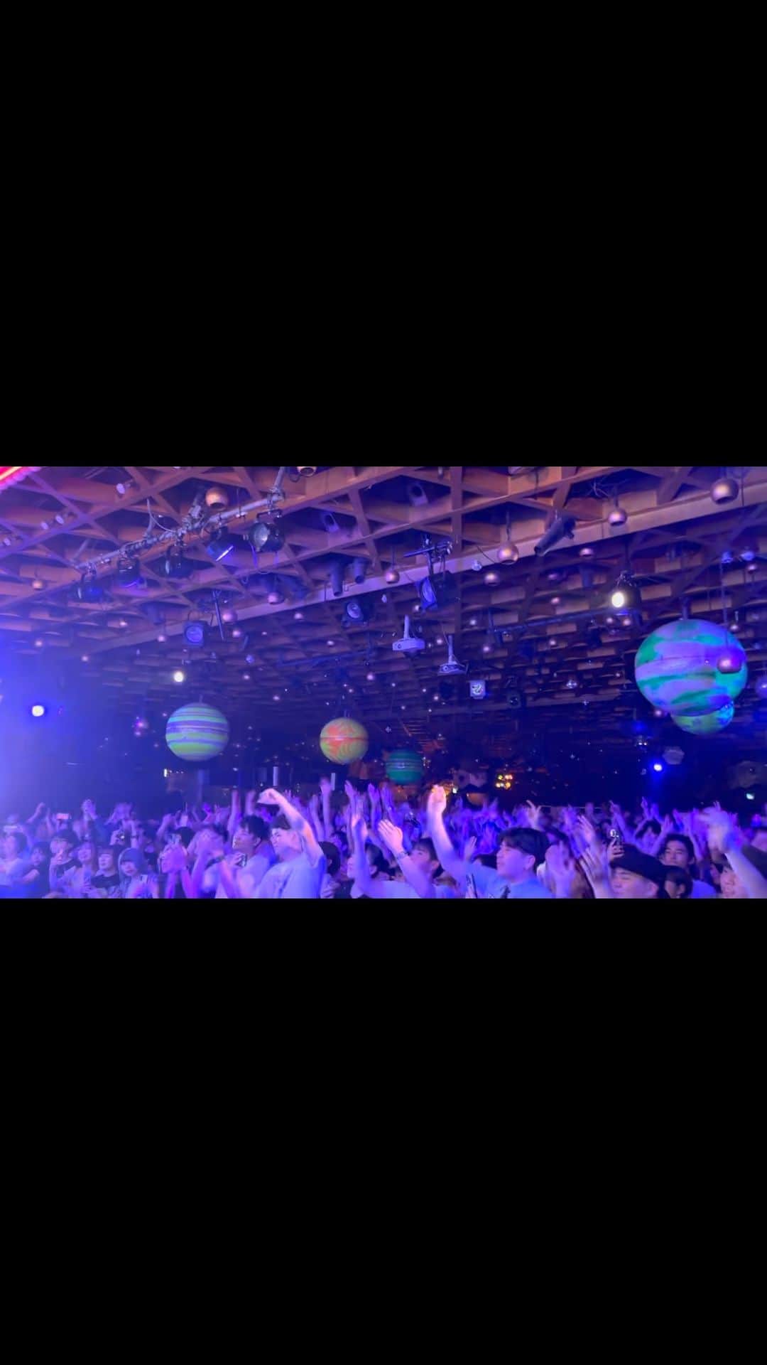 tofubeatsのインスタグラム：「昨日はCHOICE47ありがとうございました！オーディオインターフェイスのACアダプタがブチ壊れてSTUTS先輩のオートチューンを借りて歌うtofubeatsの姿をご覧ください」